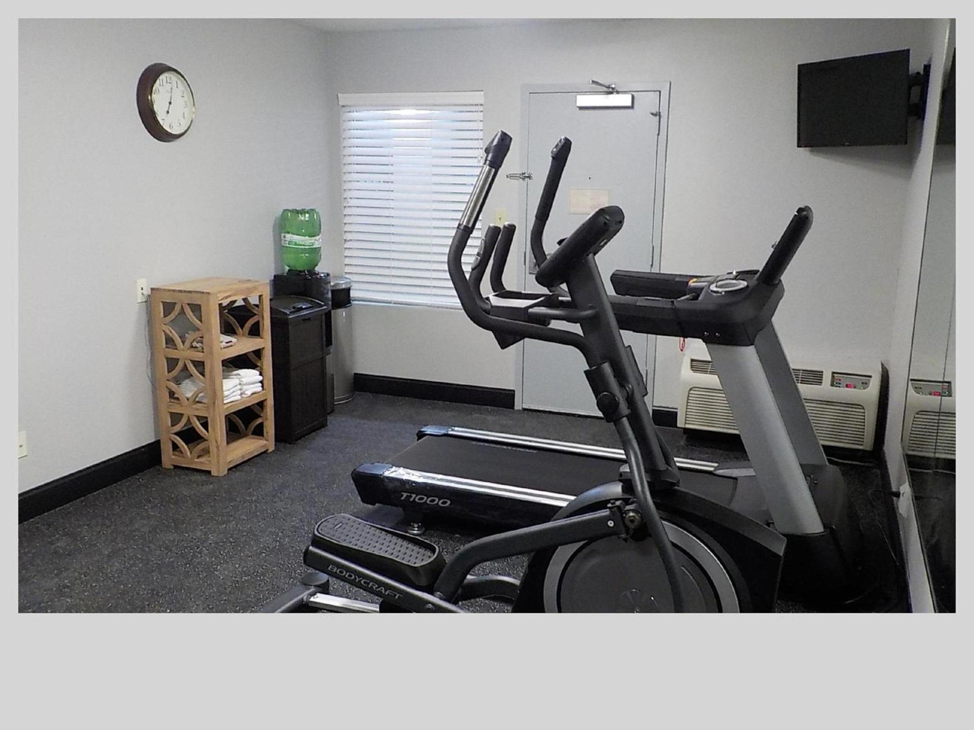 Clarion Pointe Indianapolis Northeast photo 42