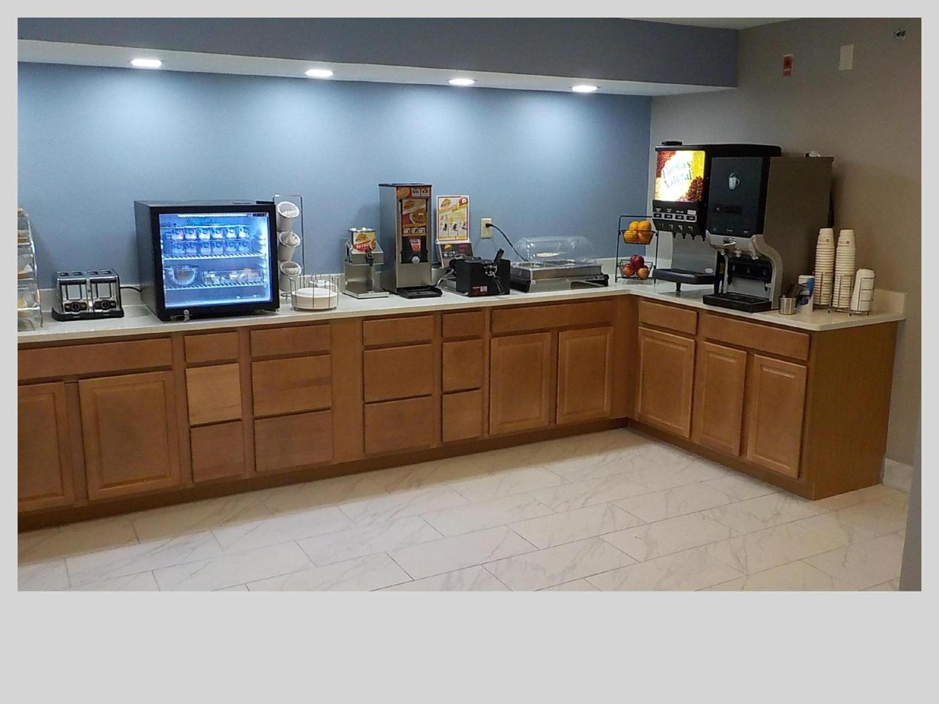 Clarion Pointe Indianapolis Northeast photo 43
