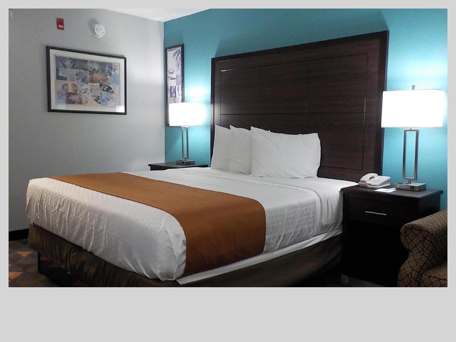 Clarion Pointe Indianapolis Northeast photo 46