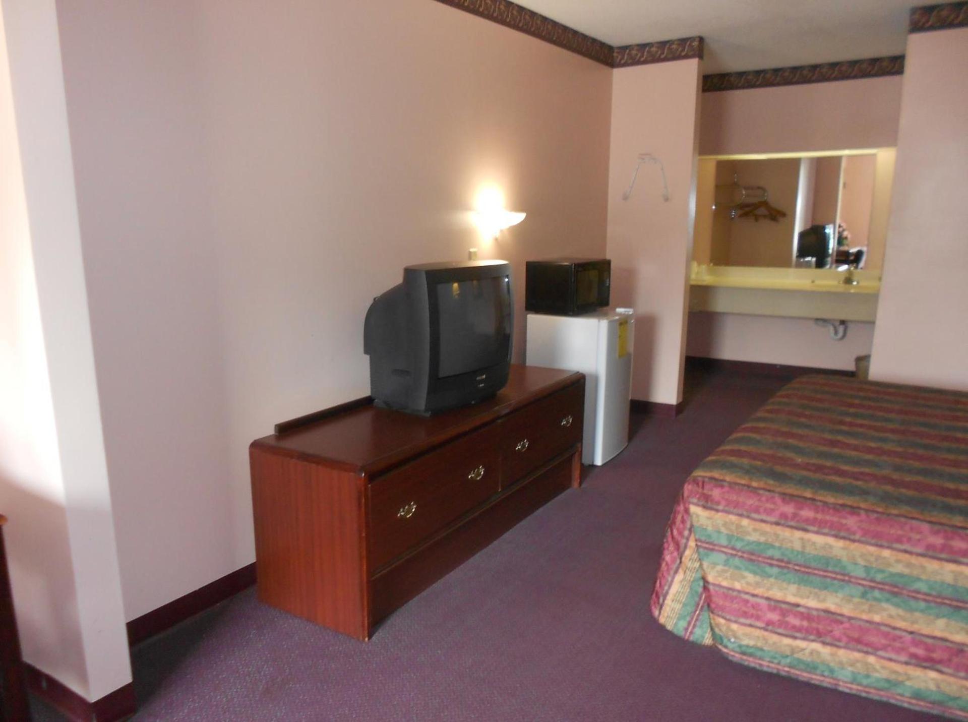Executive Inn & Suites - Covington photo 13