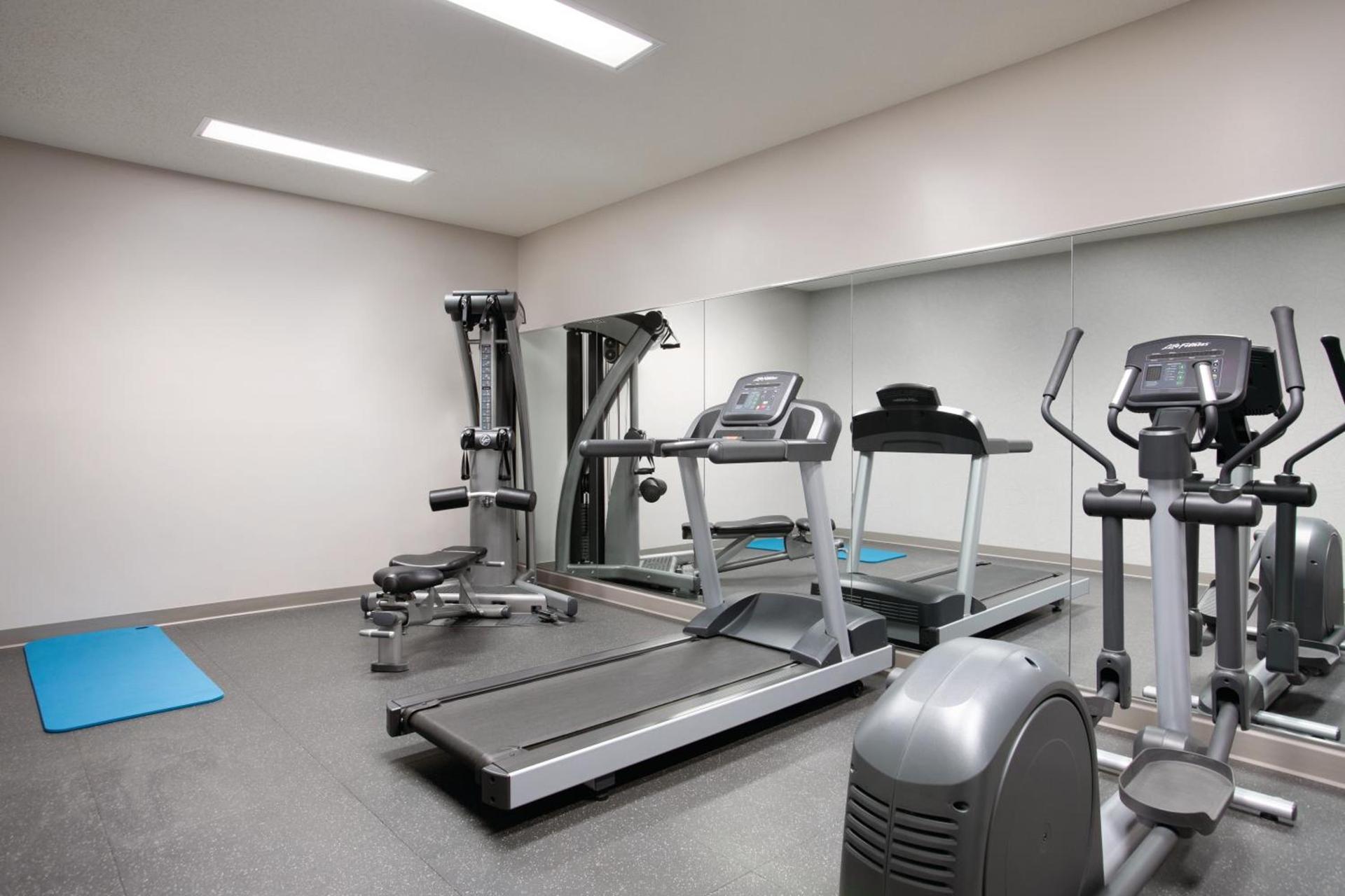 Country Inn & Suites by Radisson, Brooklyn Park - Brooklyn Center, MN photo 29