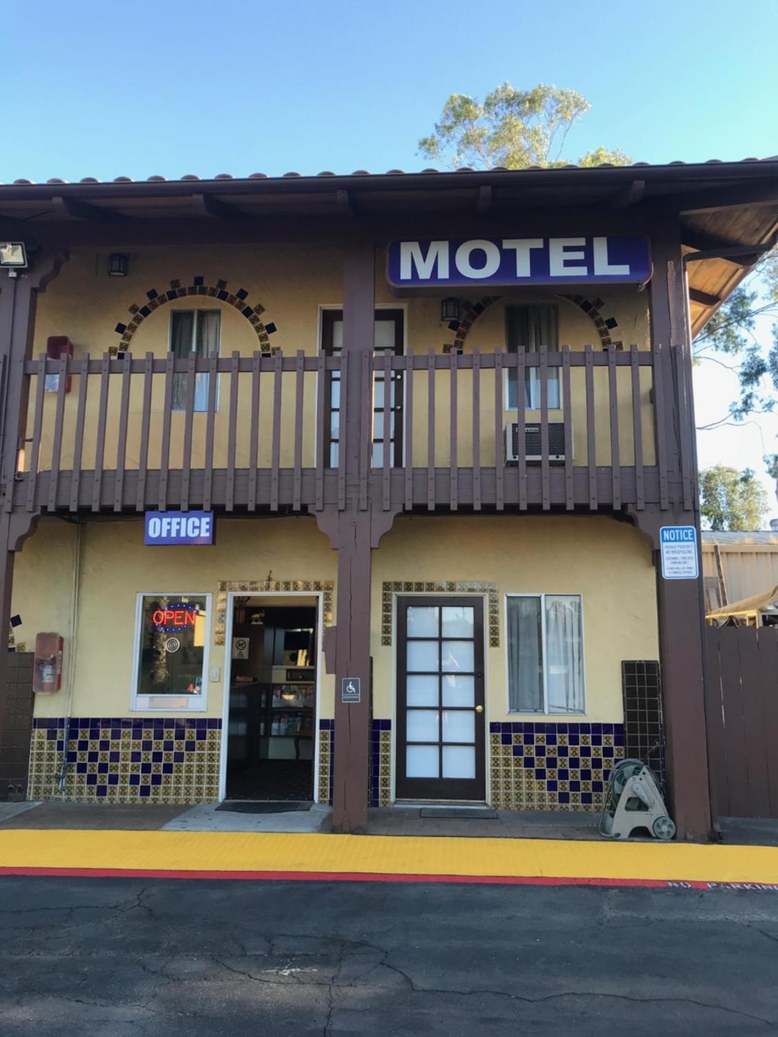Hacienda Motel photo 18