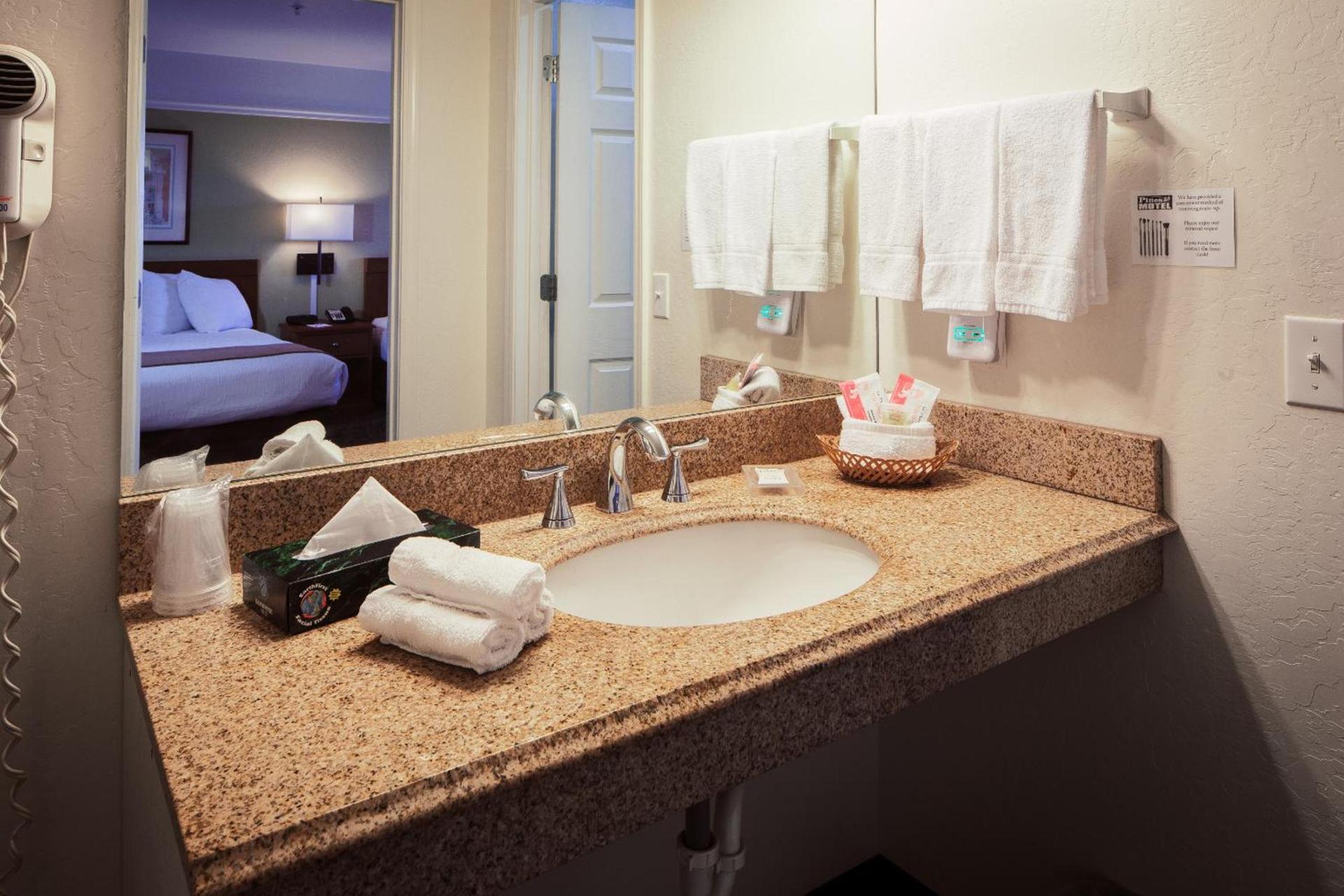 Pines Inn & Suites photo 22