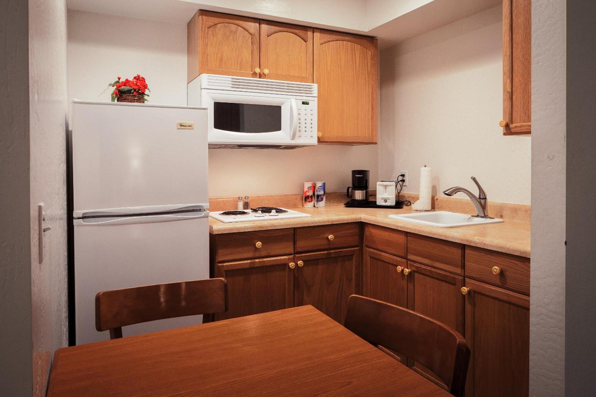 Pines Inn & Suites photo 23