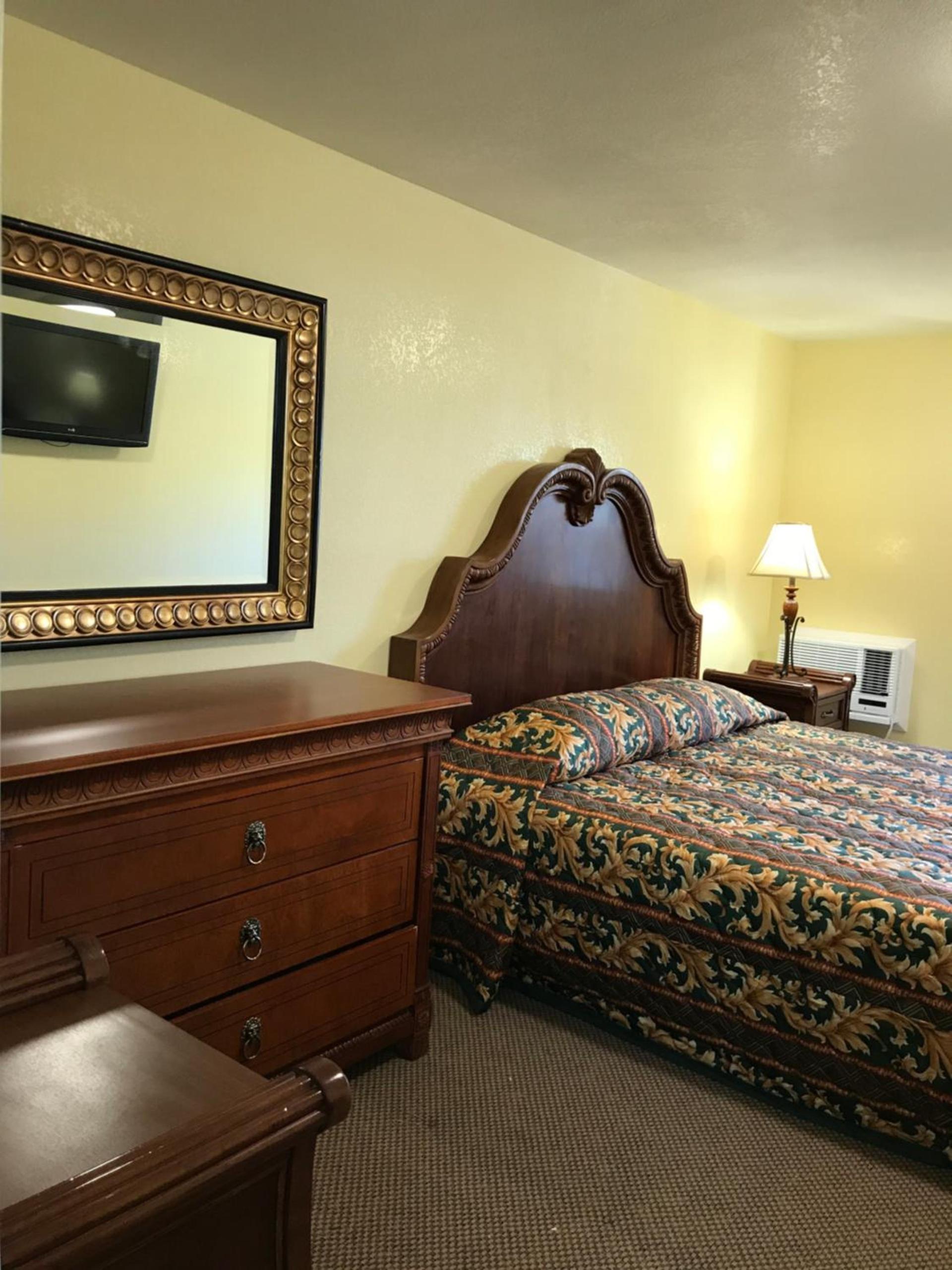 Hacienda Motel photo 13