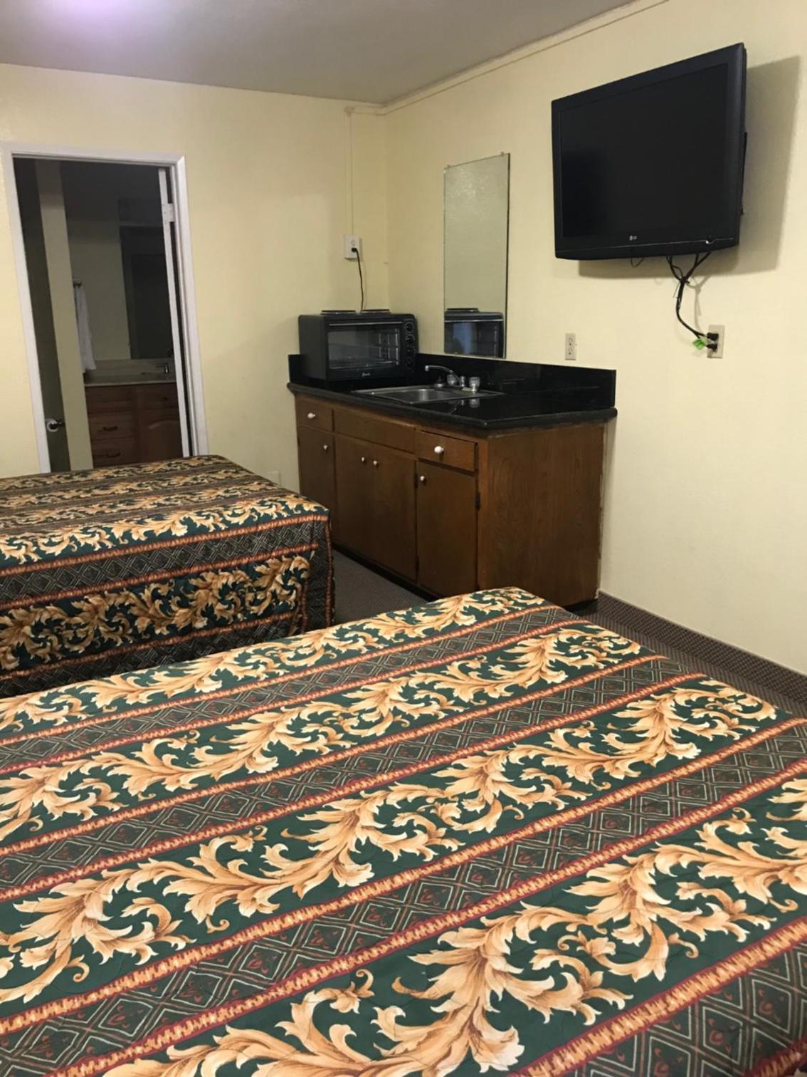 Hacienda Motel photo 12