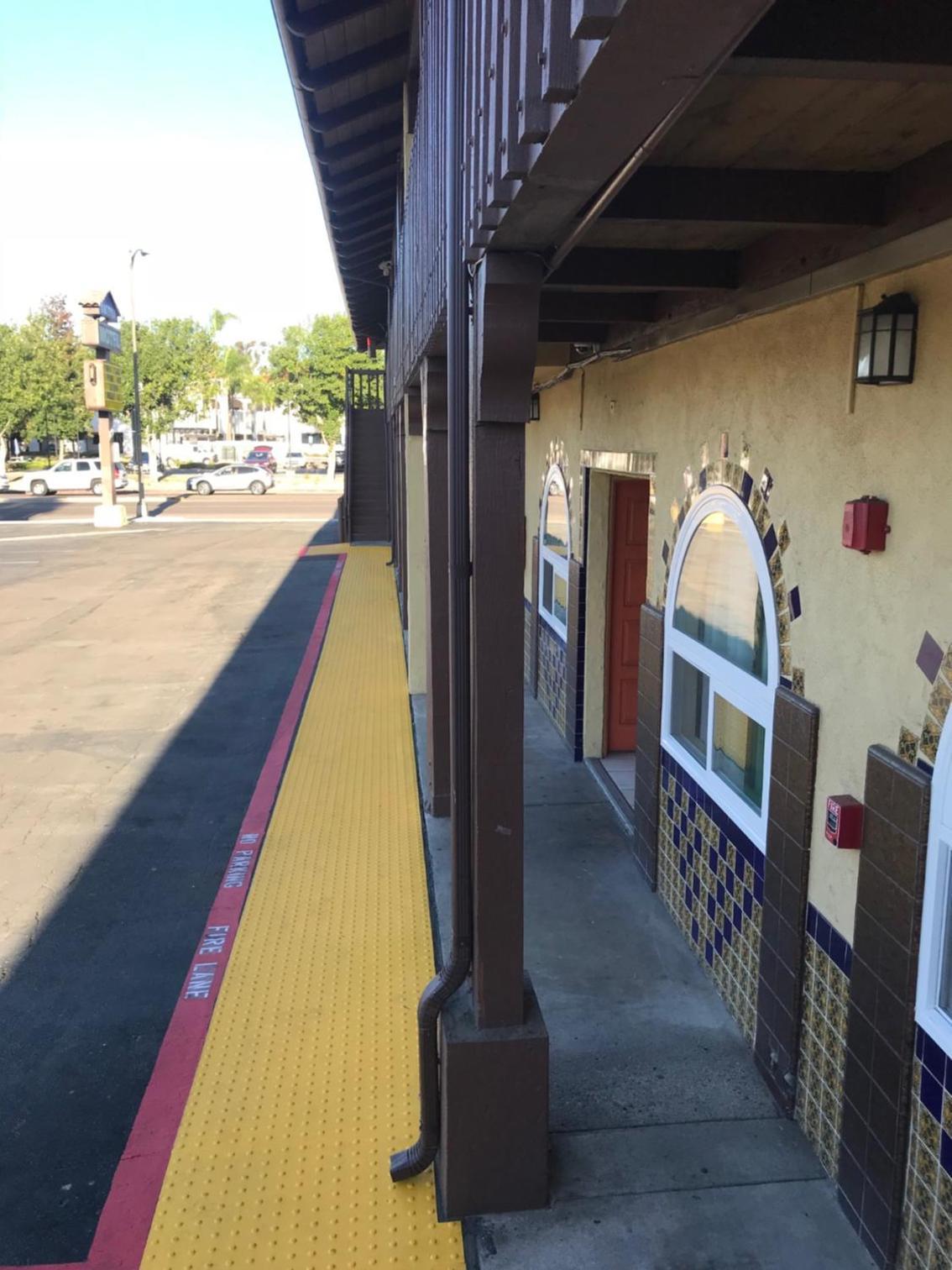 Hacienda Motel photo 11