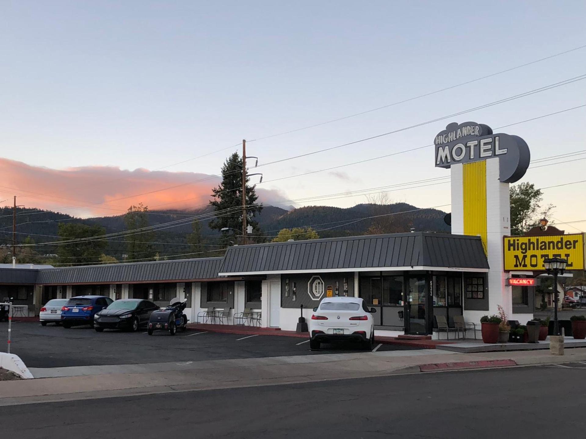 Highlander Motel photo 17