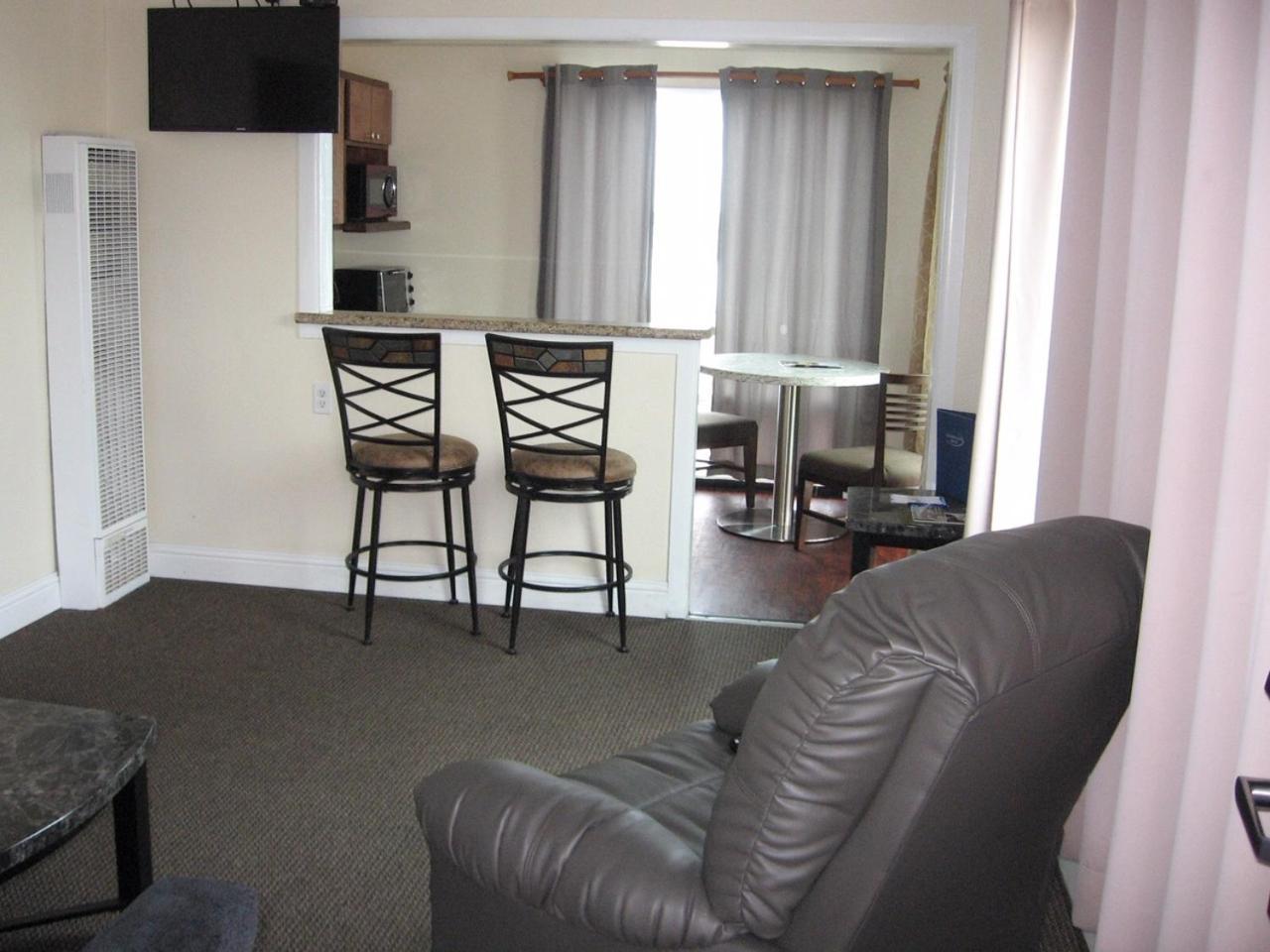 Dolphin Cove Motel photo 85