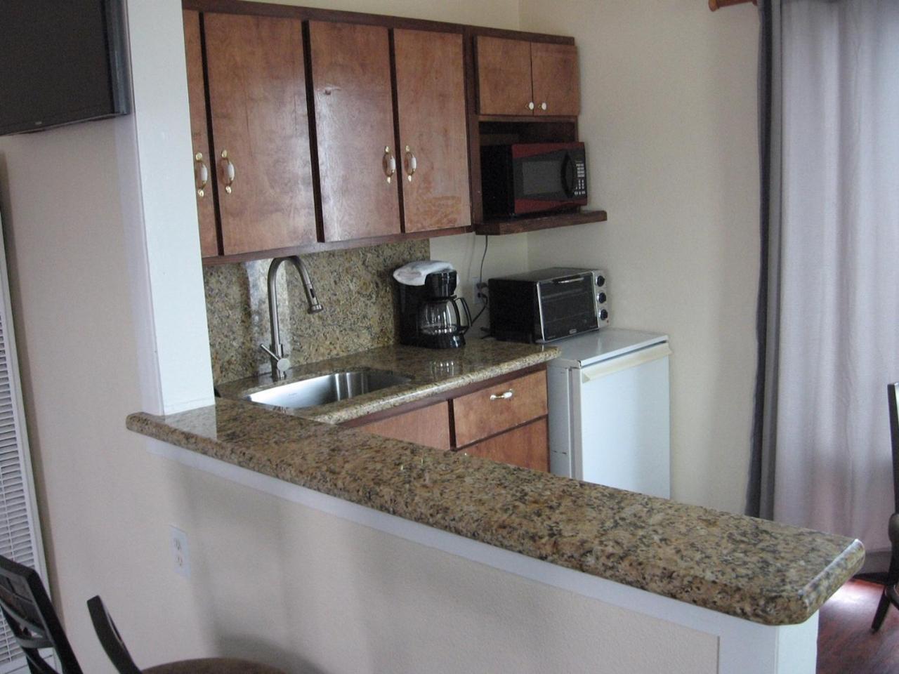 Dolphin Cove Motel photo 86