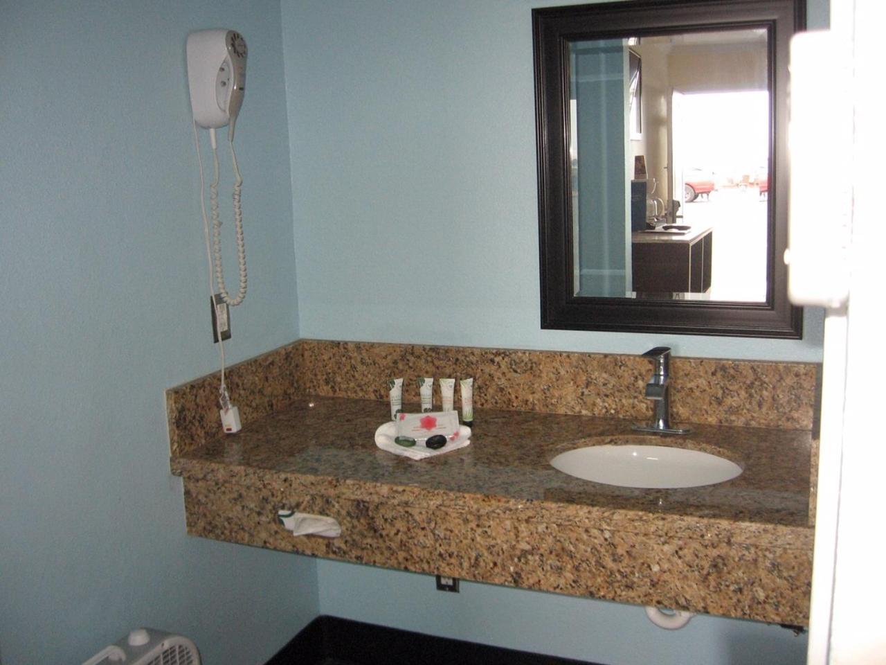 Dolphin Cove Motel photo 87