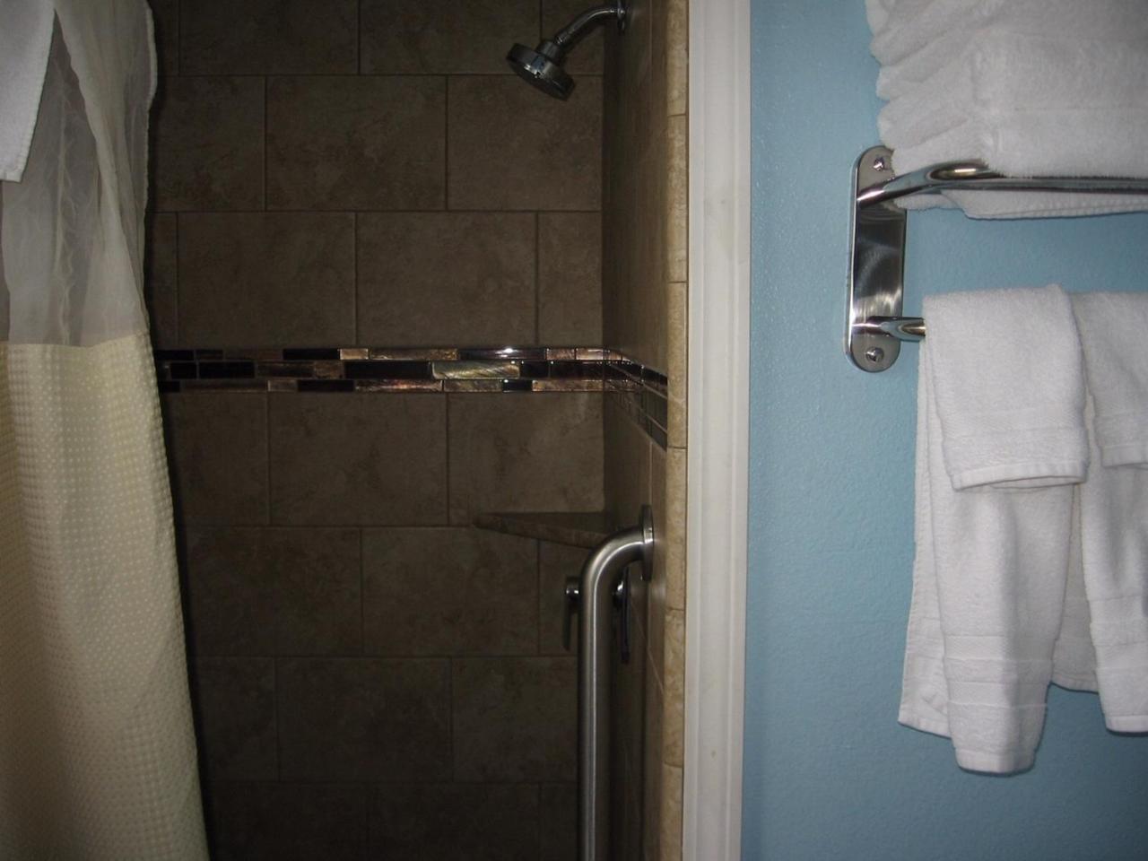 Dolphin Cove Motel photo 88