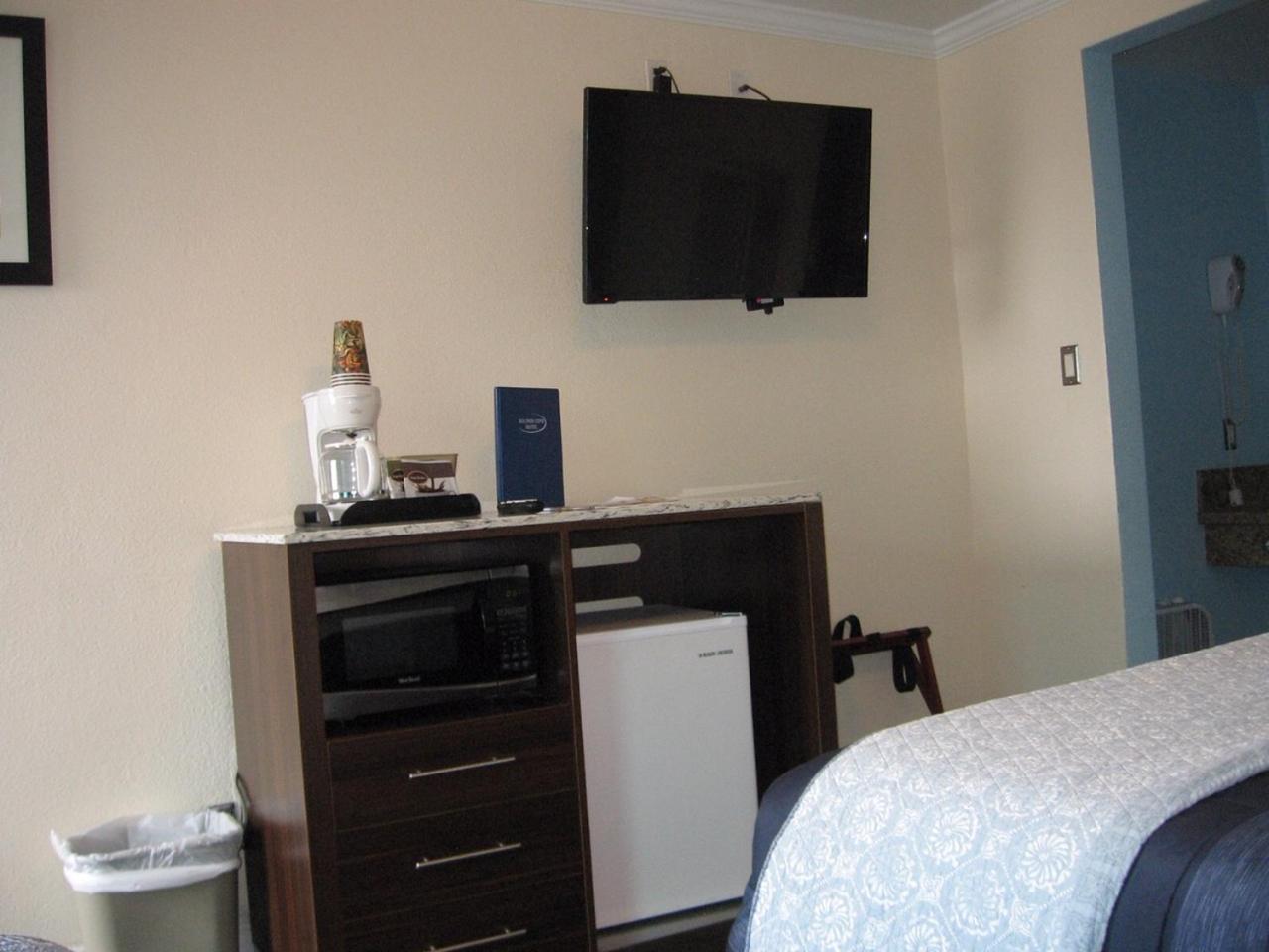 Dolphin Cove Motel photo 74