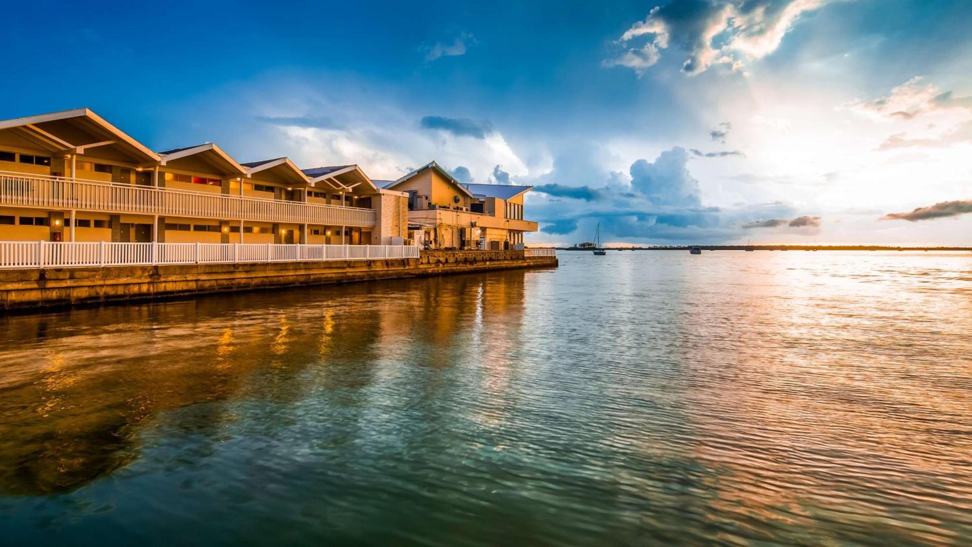 Best Western Plus Yacht Harbor Inn photo 15