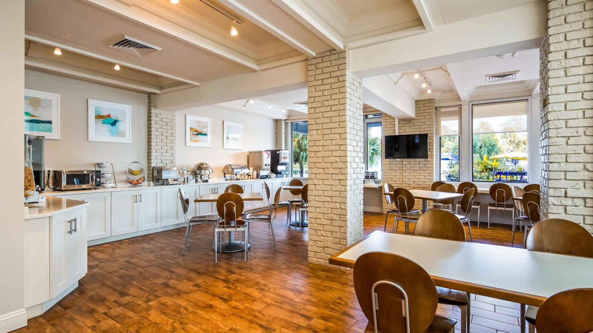 Best Western Plus Yacht Harbor Inn photo 14