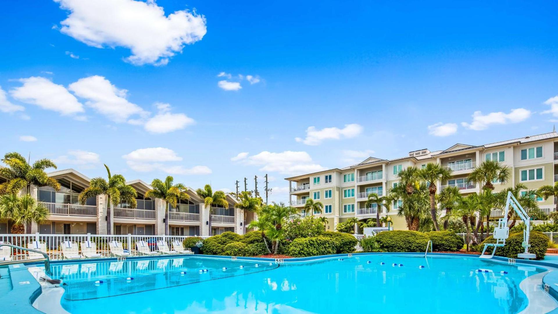 Best Western Plus Yacht Harbor Inn photo 2