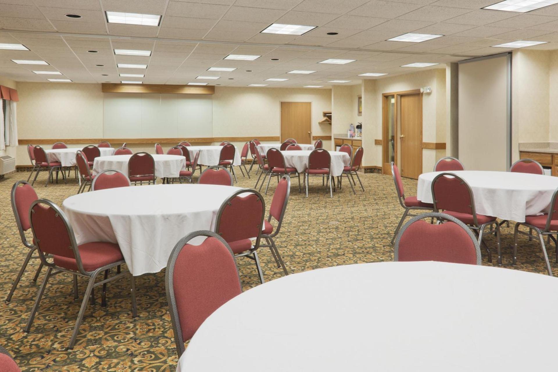 Baymont by Wyndham Portage photo 33