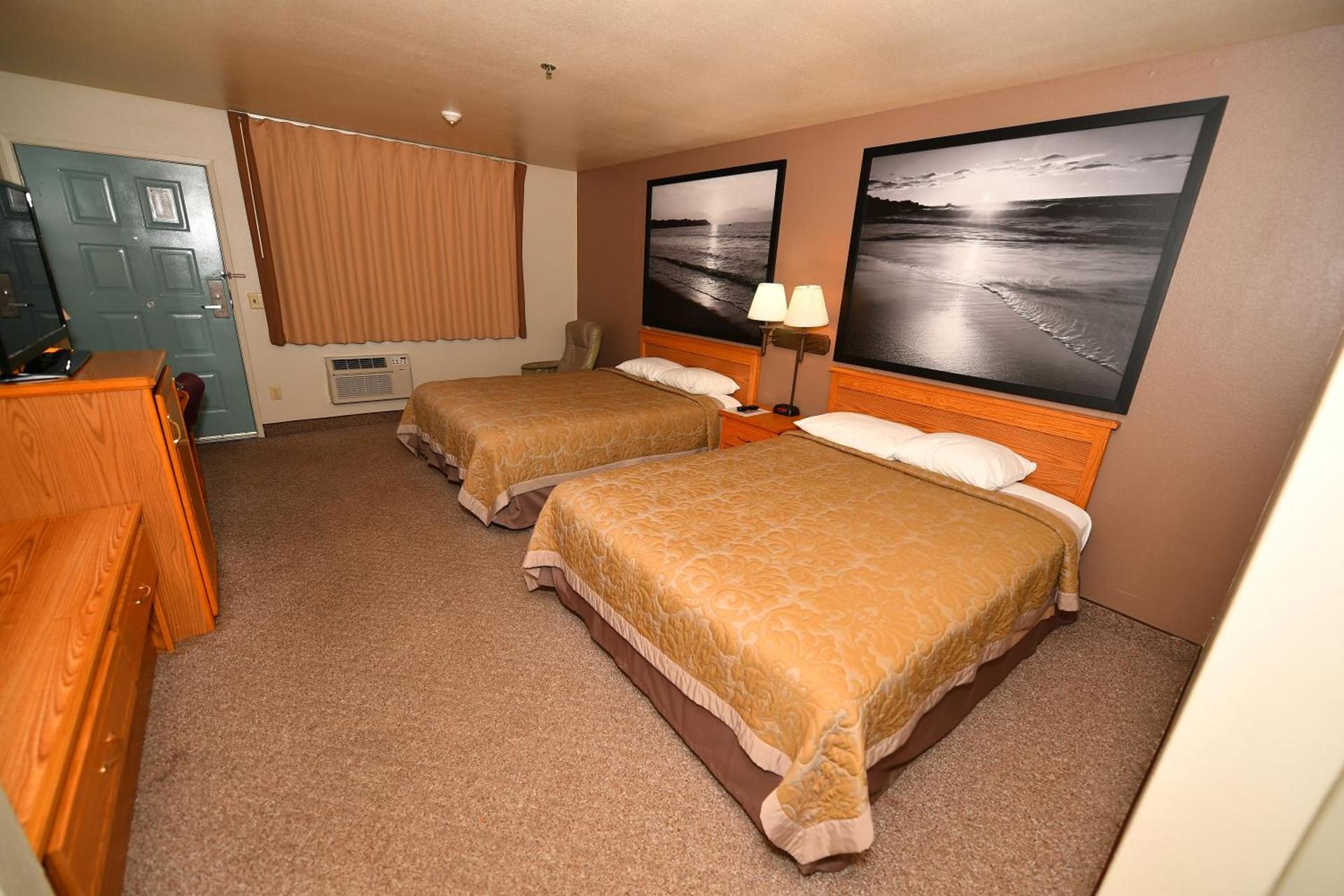 Costa Mesa Inn - Newport Beach Area photo 17