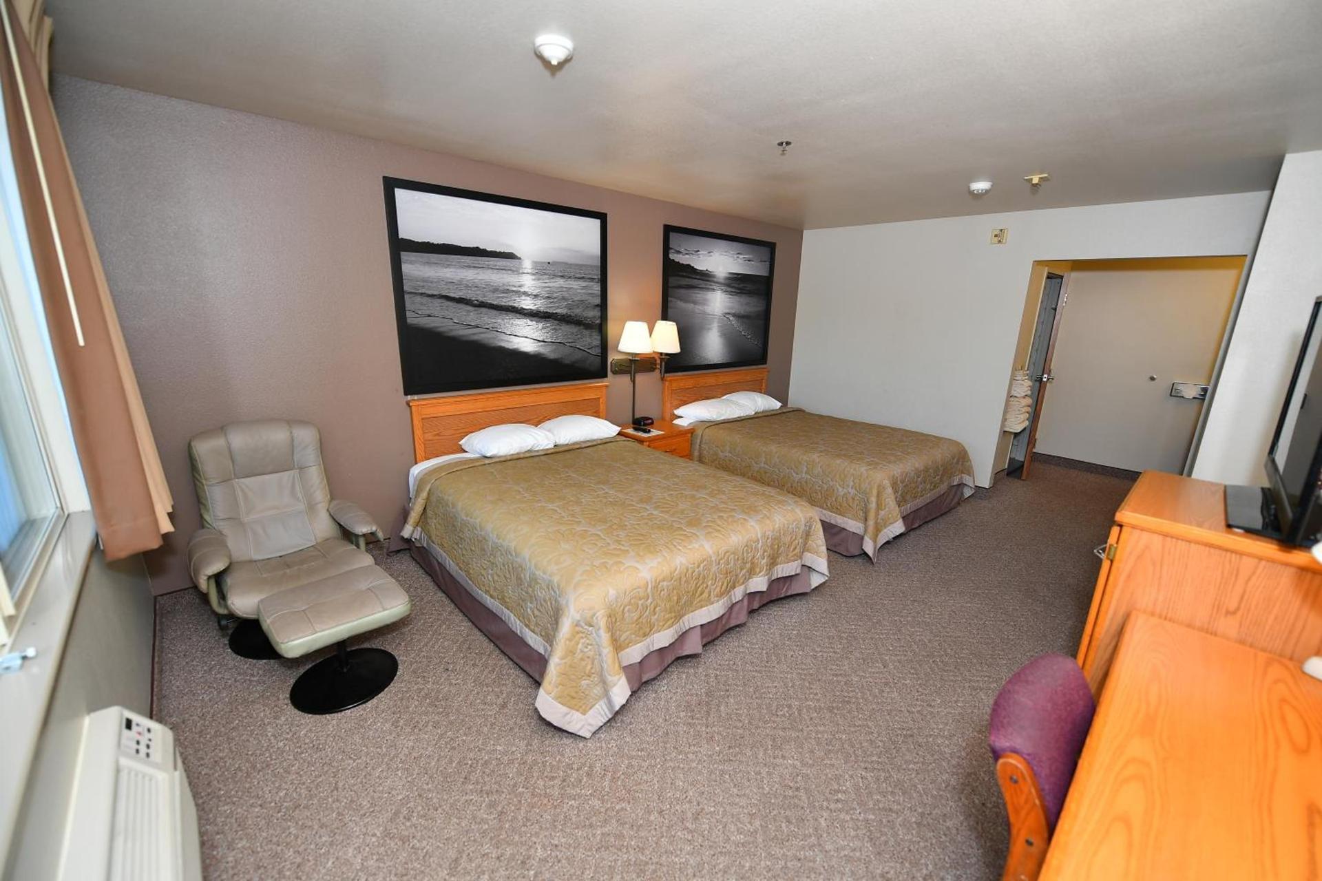 Costa Mesa Inn - Newport Beach Area photo 29
