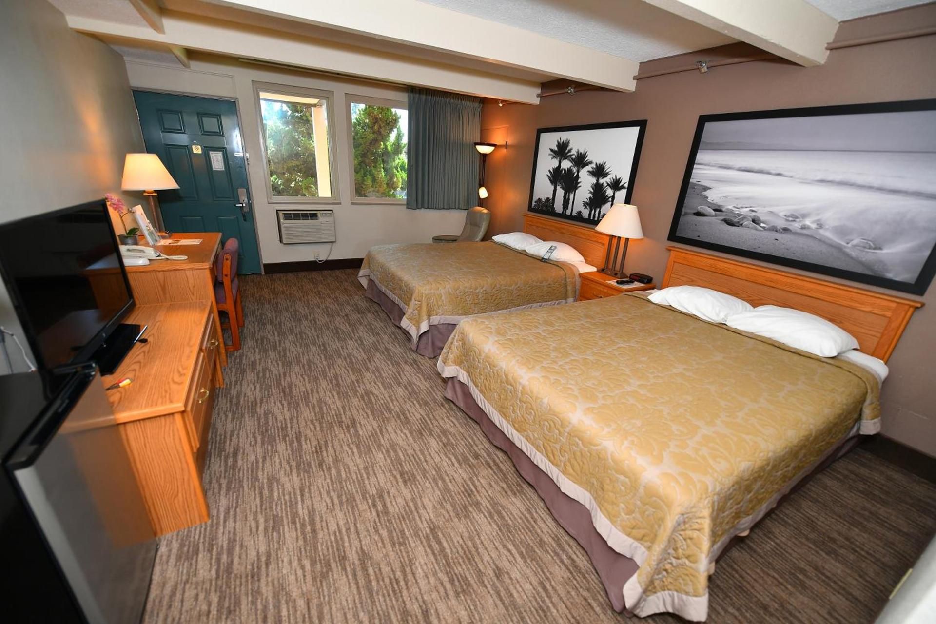 Costa Mesa Inn - Newport Beach Area photo 30
