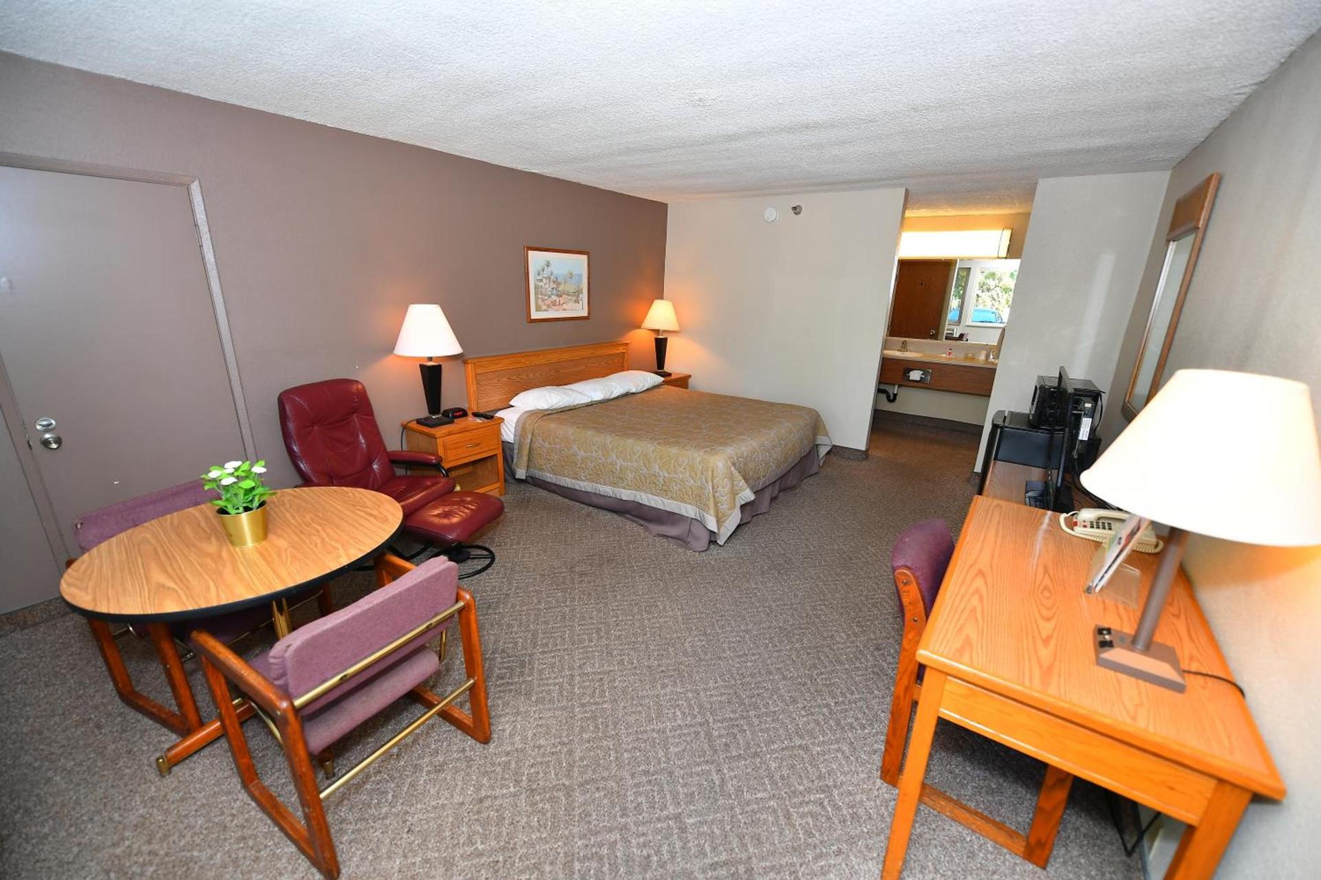 Costa Mesa Inn - Newport Beach Area photo 14