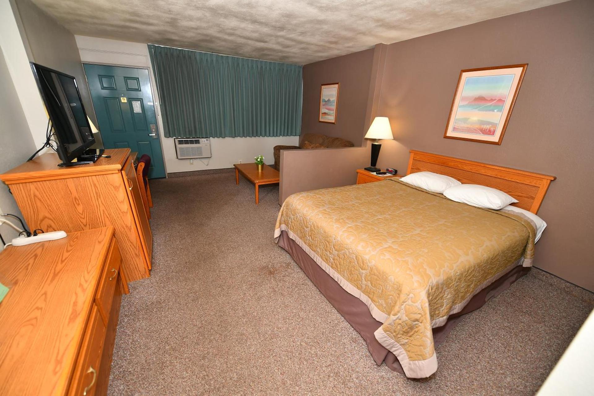 Costa Mesa Inn - Newport Beach Area photo 12