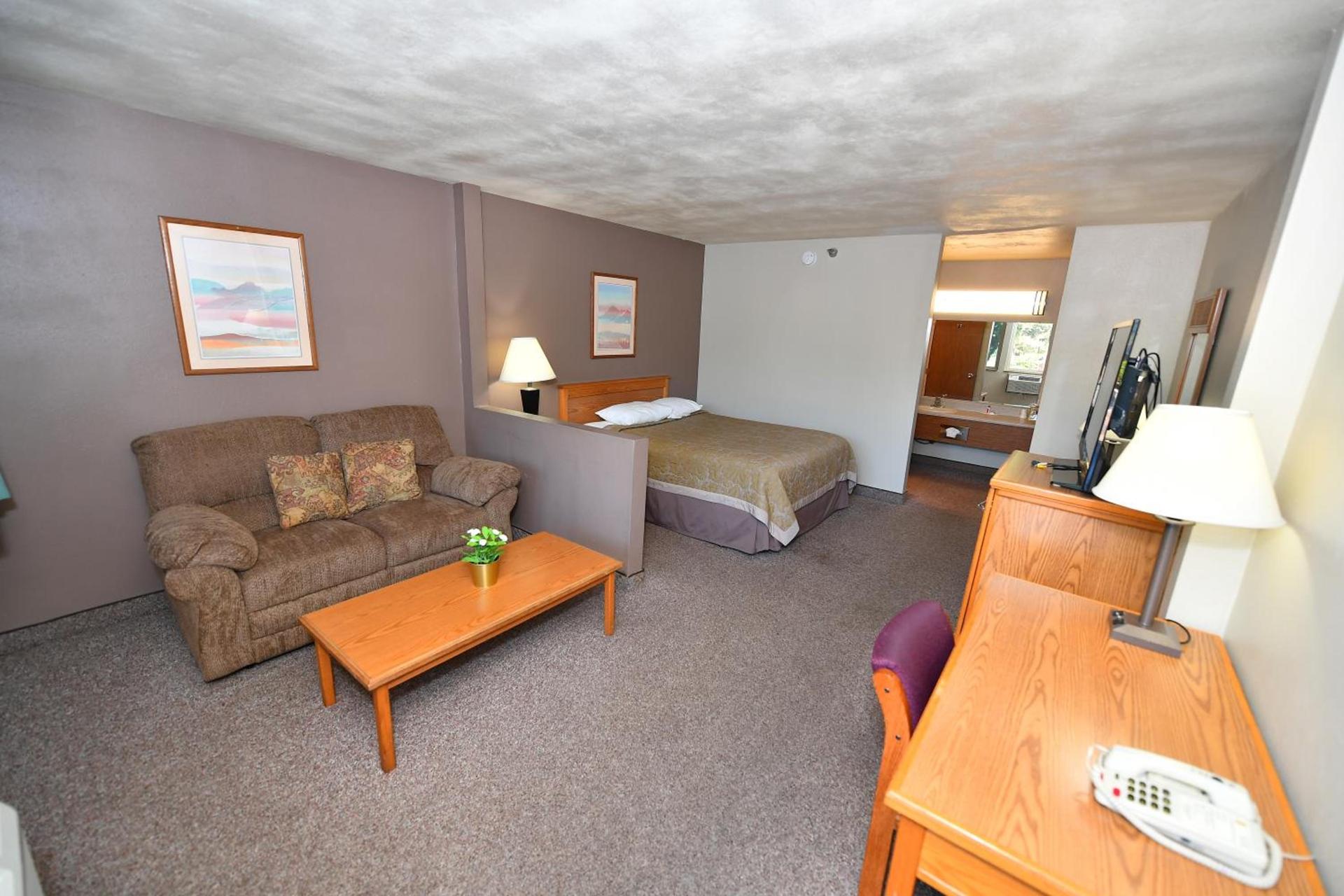 Costa Mesa Inn - Newport Beach Area photo 11