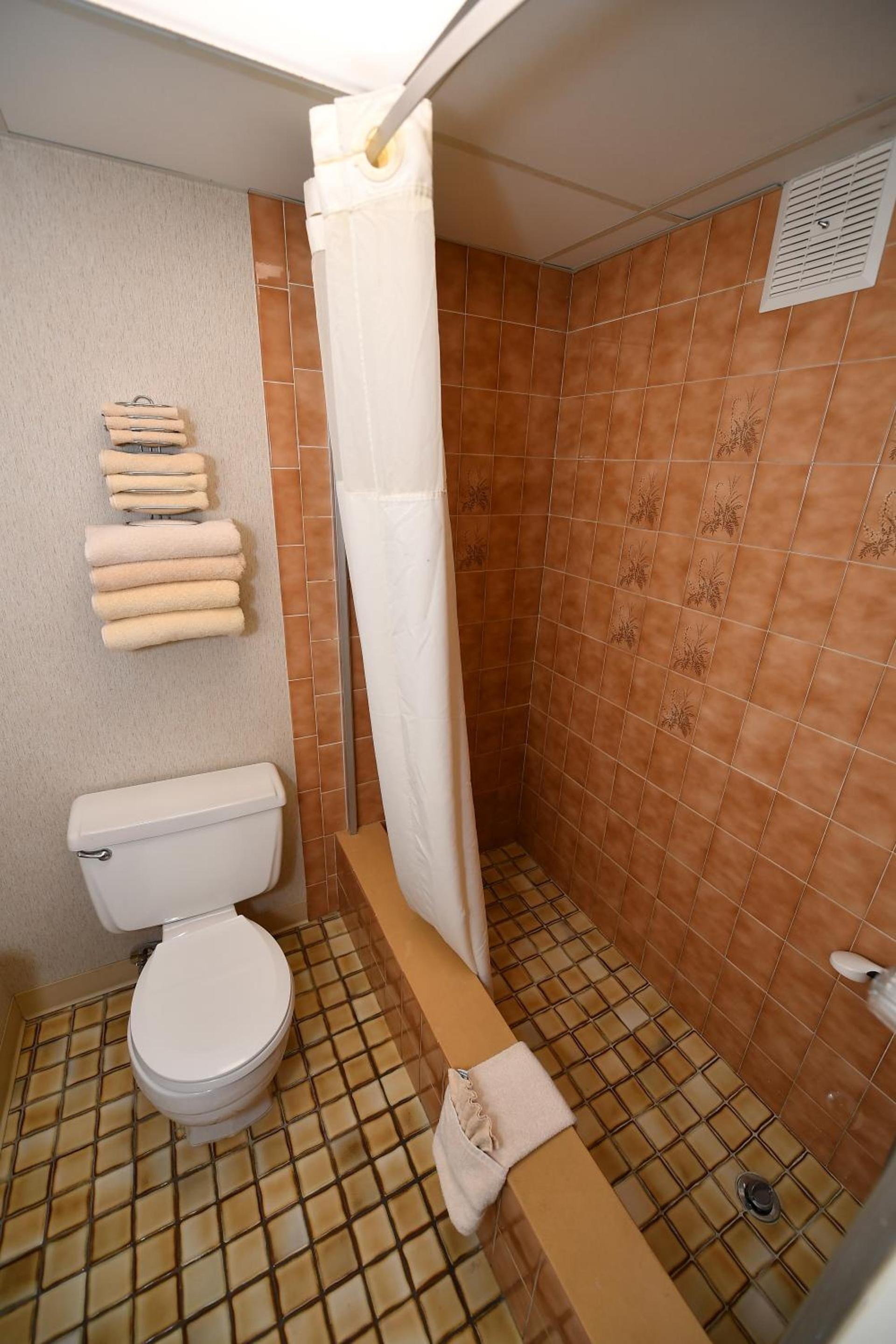 Costa Mesa Inn - Newport Beach Area photo 6