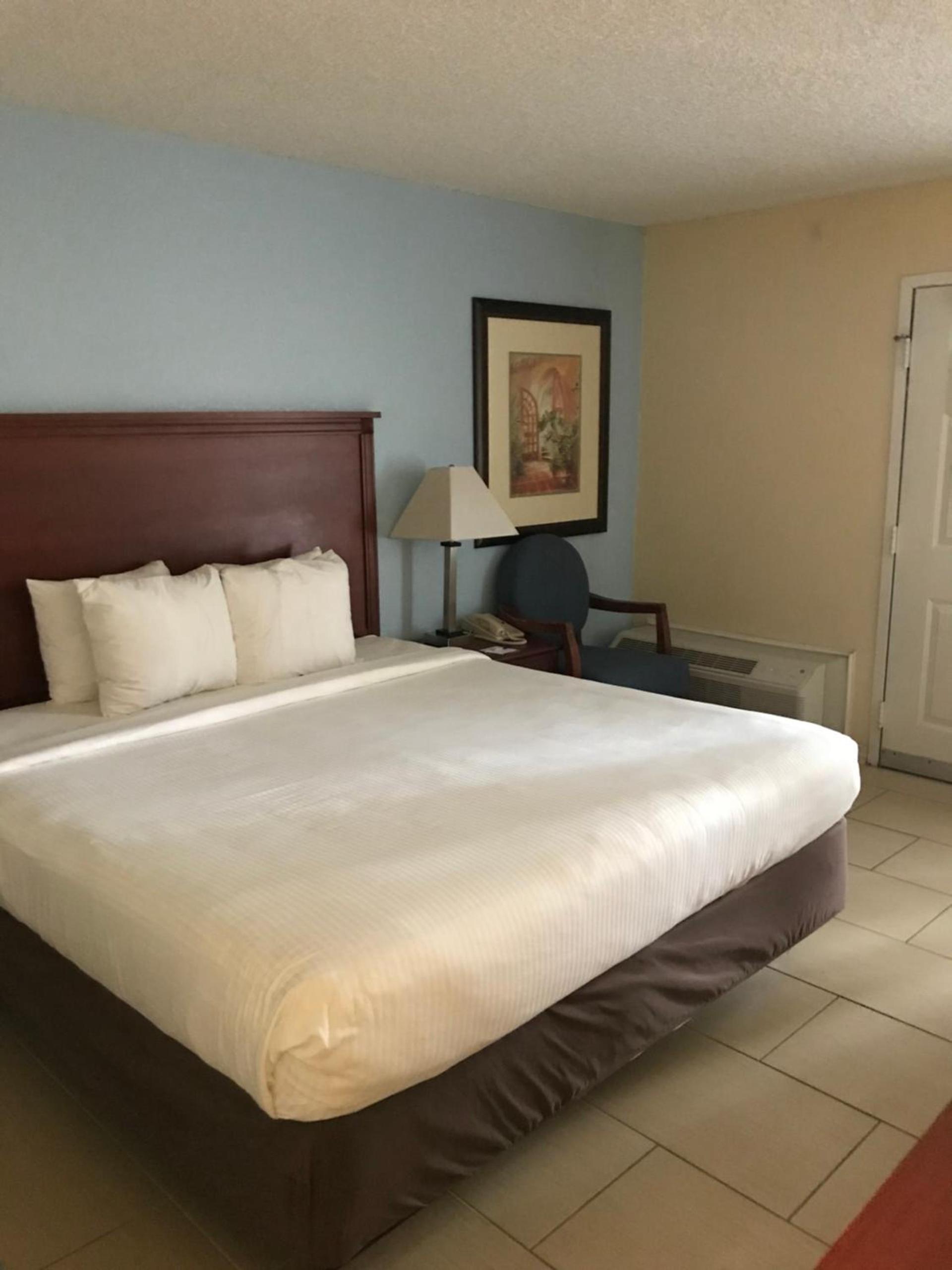 Baymont By Wyndham Gainesville I-75 photo 19