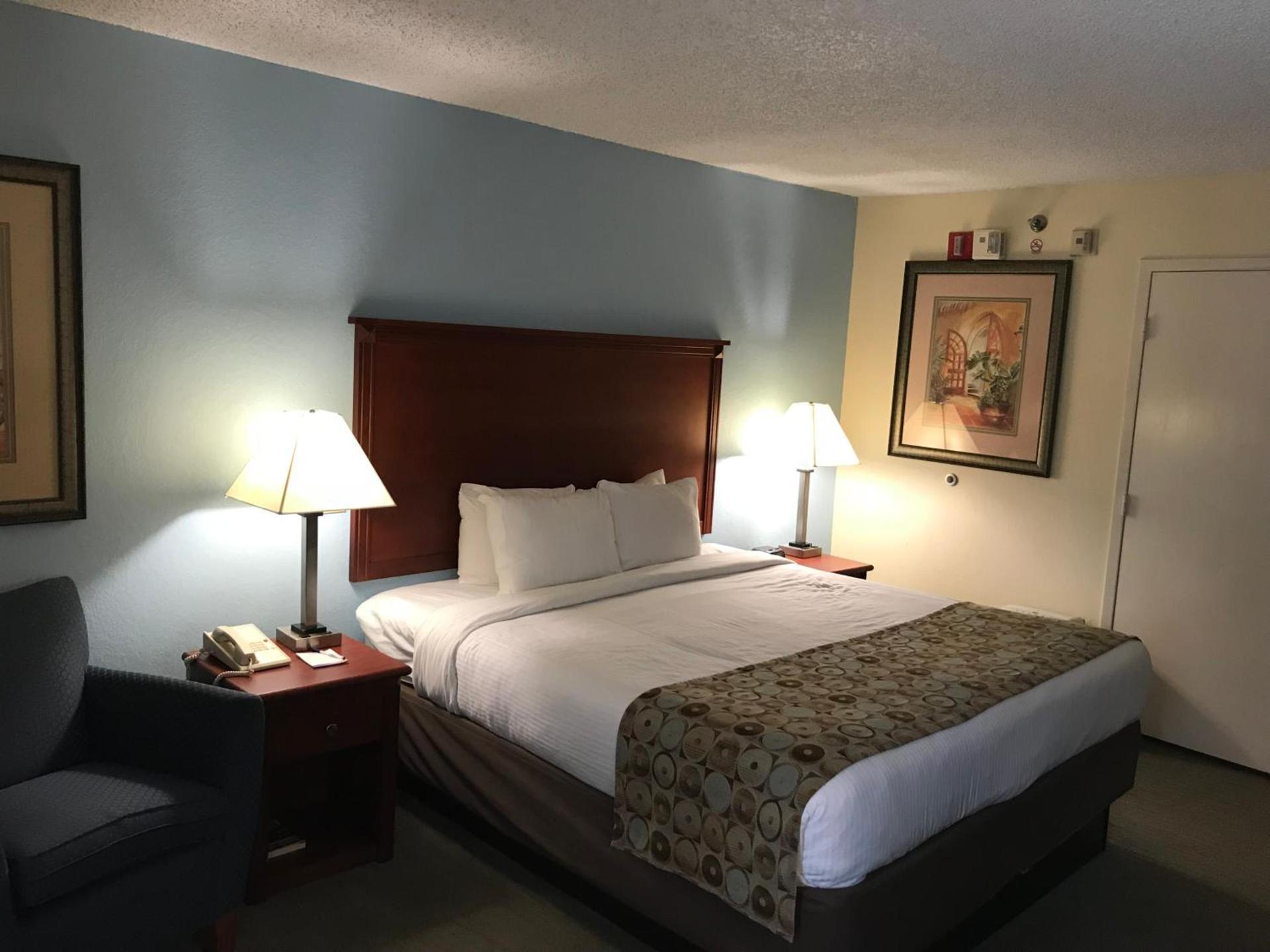 Baymont By Wyndham Gainesville I-75 photo 18