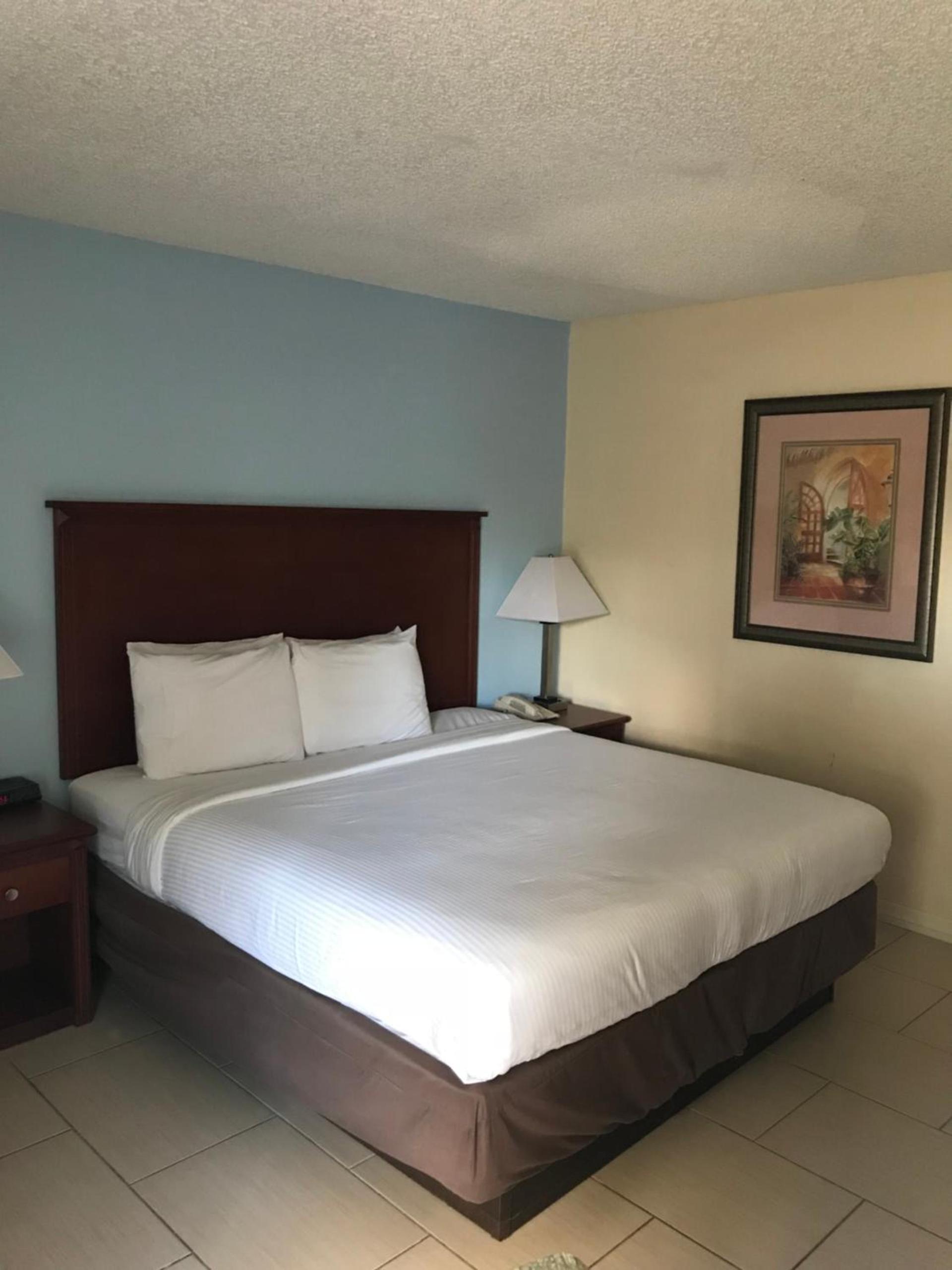 Baymont By Wyndham Gainesville I-75 photo 16