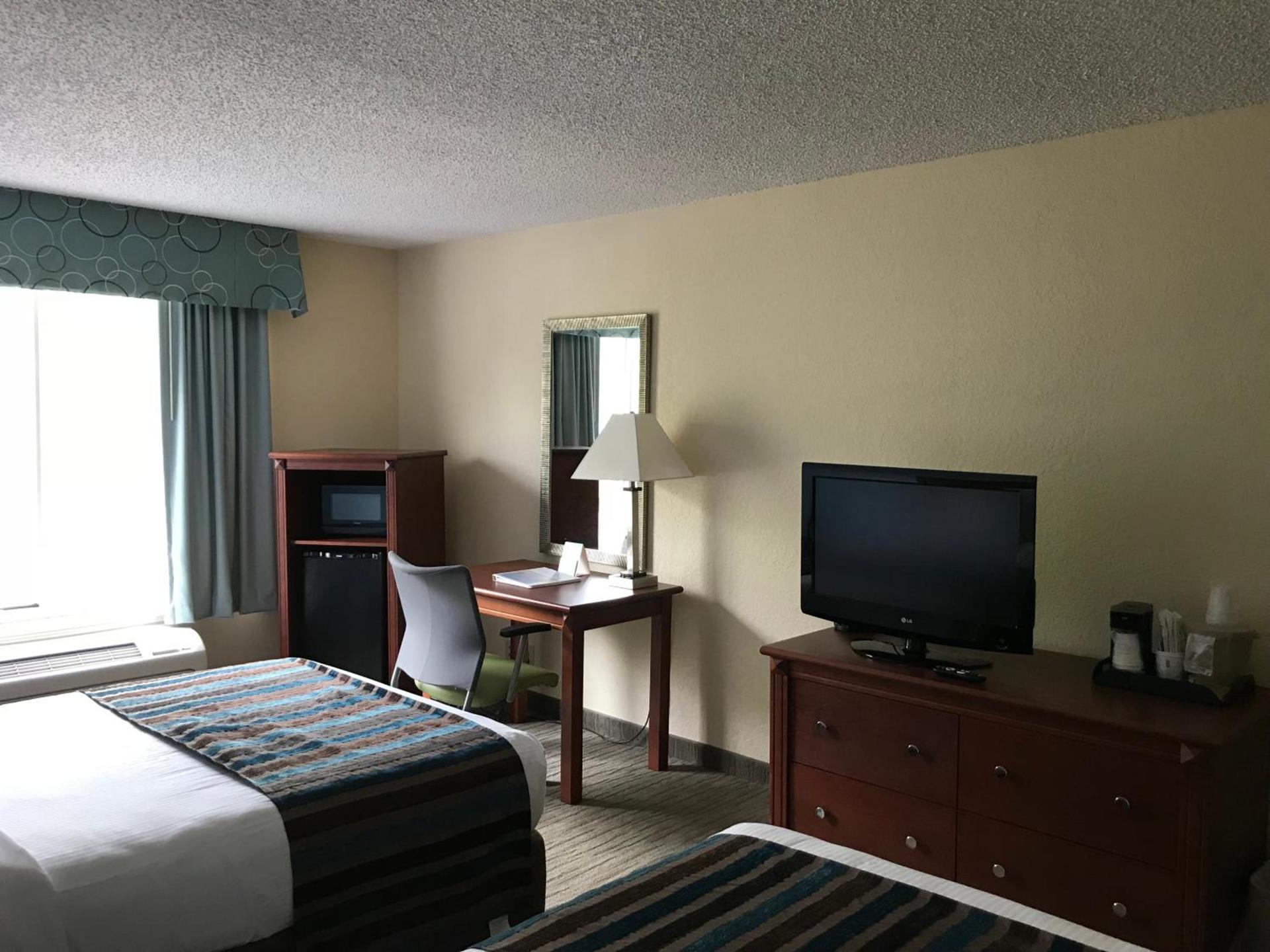 Baymont By Wyndham Gainesville I-75 photo 13