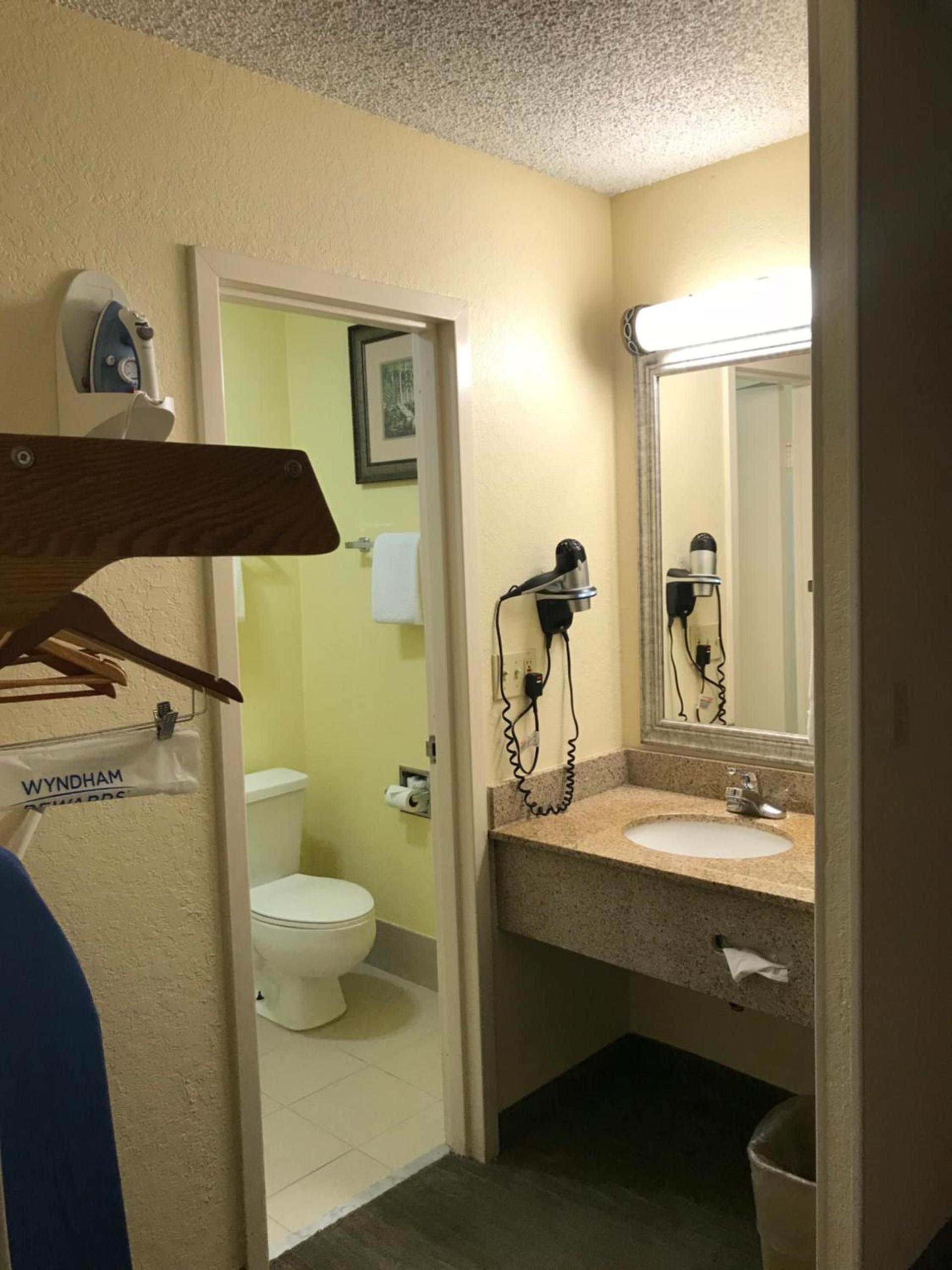 Baymont By Wyndham Gainesville I-75 photo 7