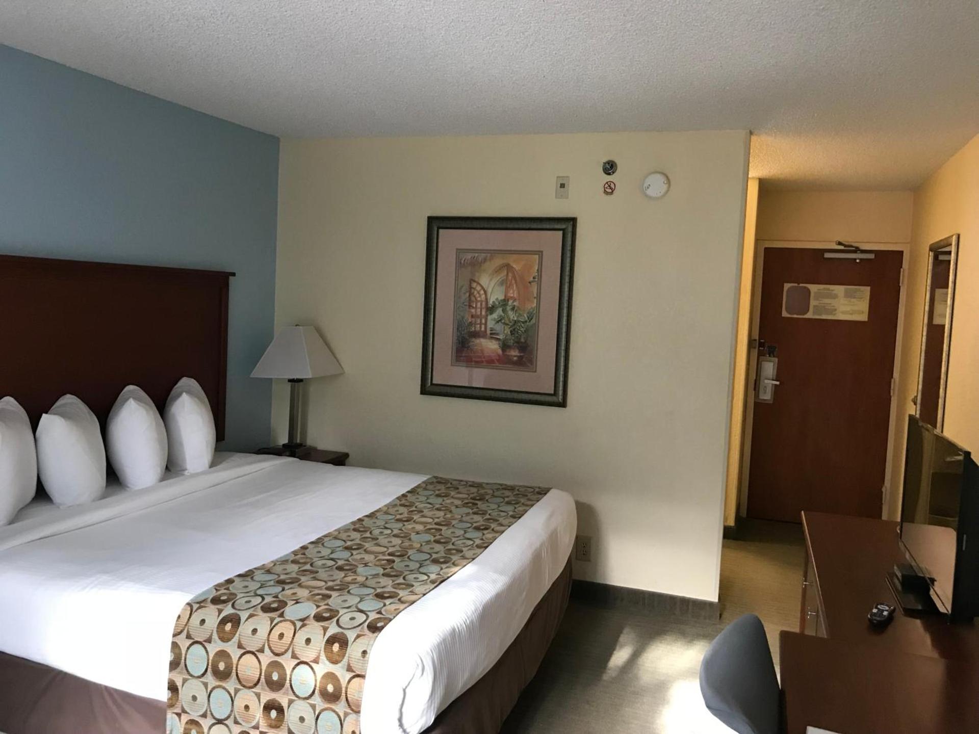 Baymont By Wyndham Gainesville I-75 photo 8