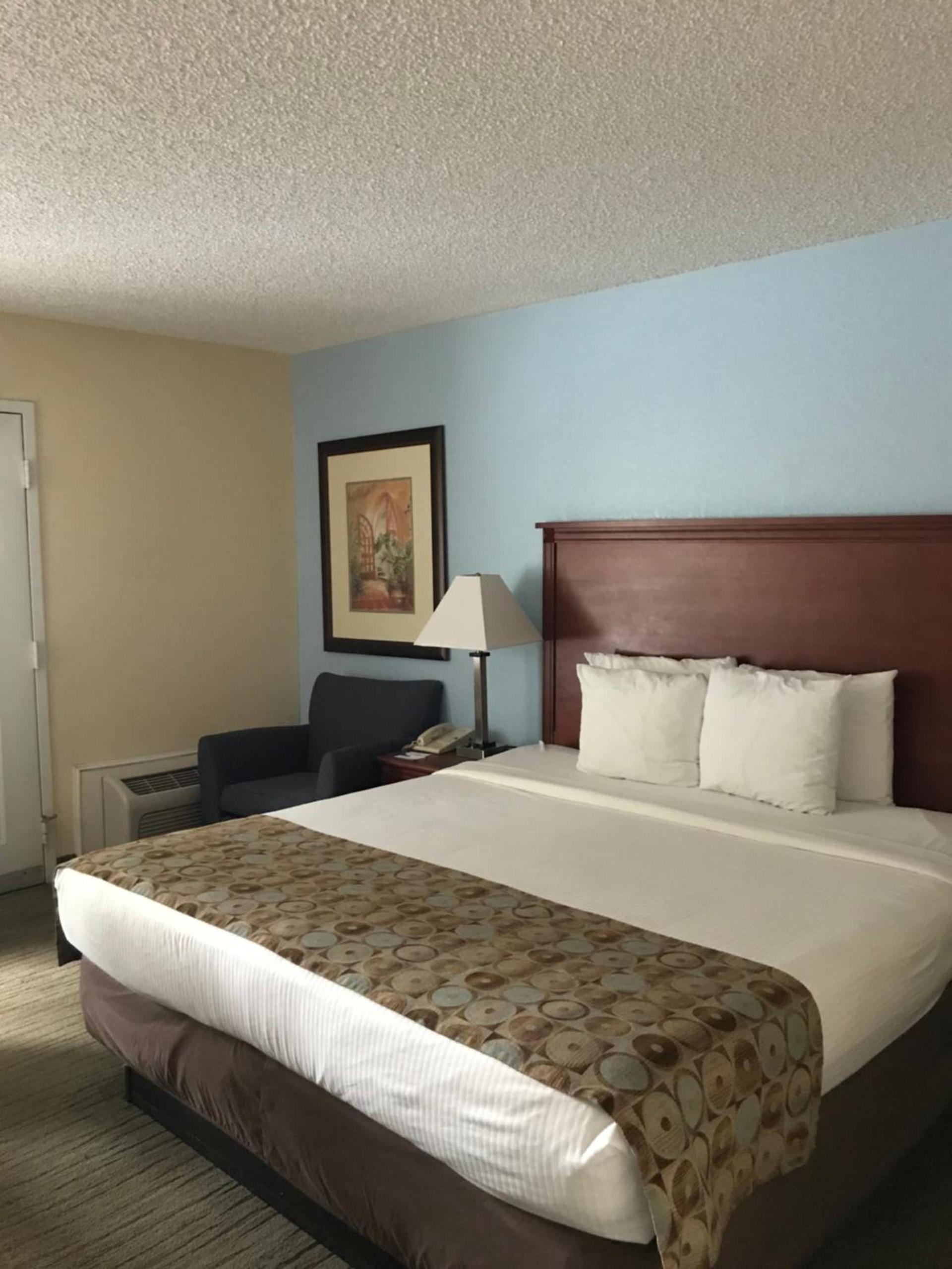Baymont By Wyndham Gainesville I-75 photo 2