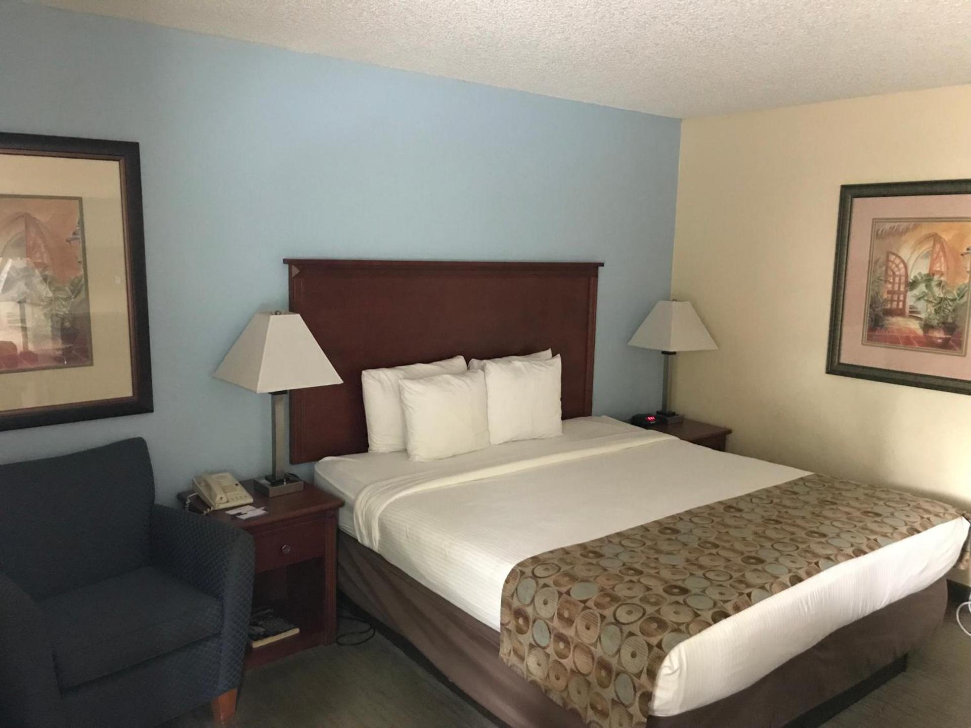 Baymont By Wyndham Gainesville I-75 photo 3
