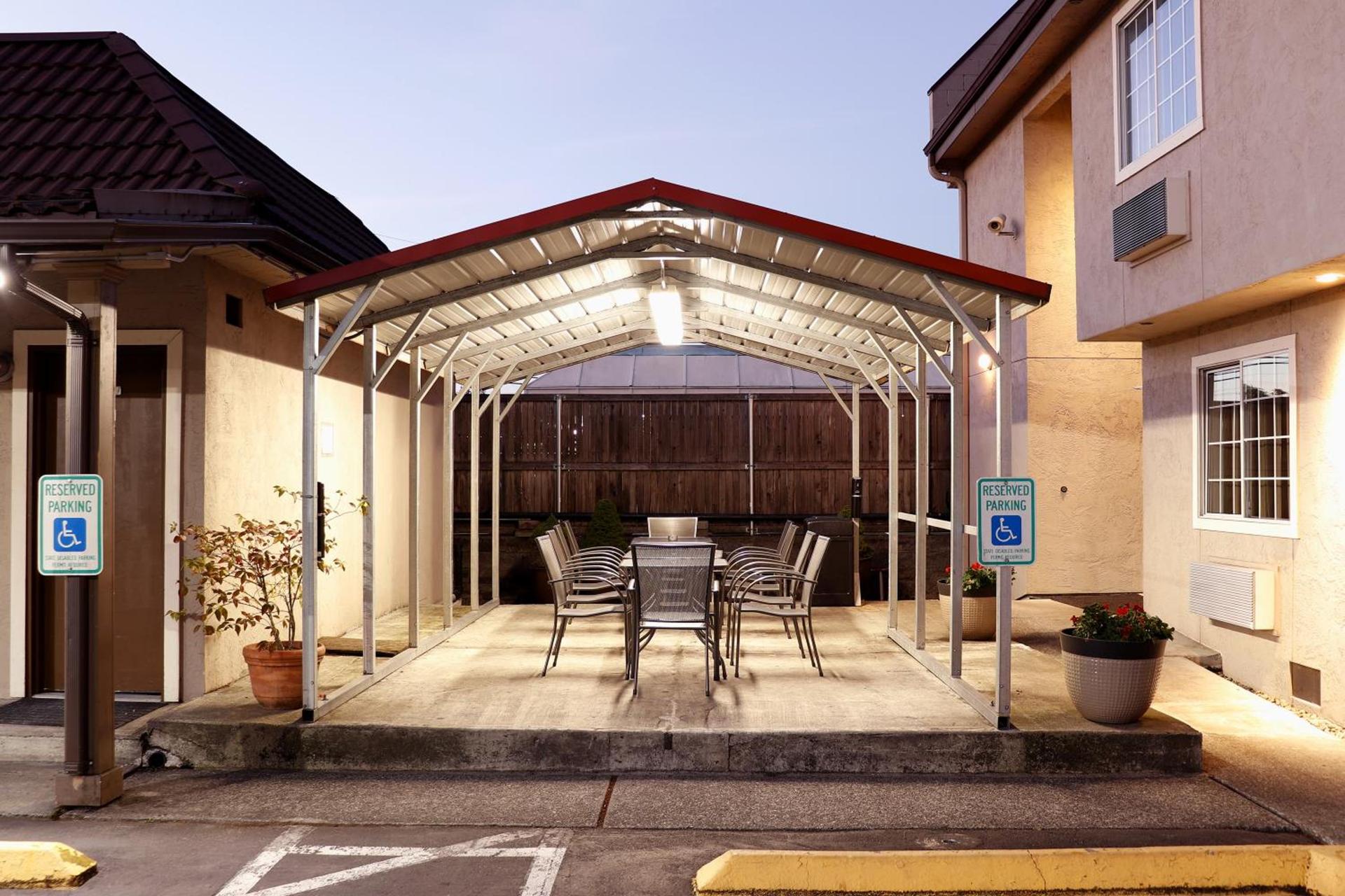 Best Lynnwood Inn photo 34