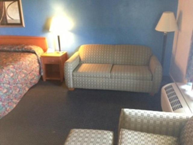 Budget Inn - Madison photo 8