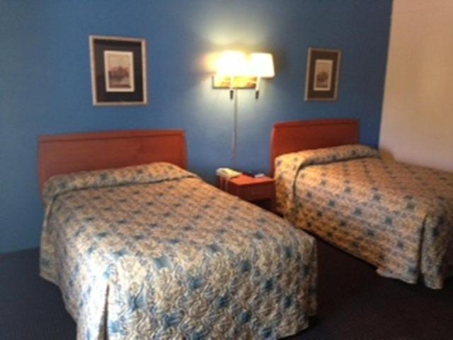Budget Inn - Madison photo 2