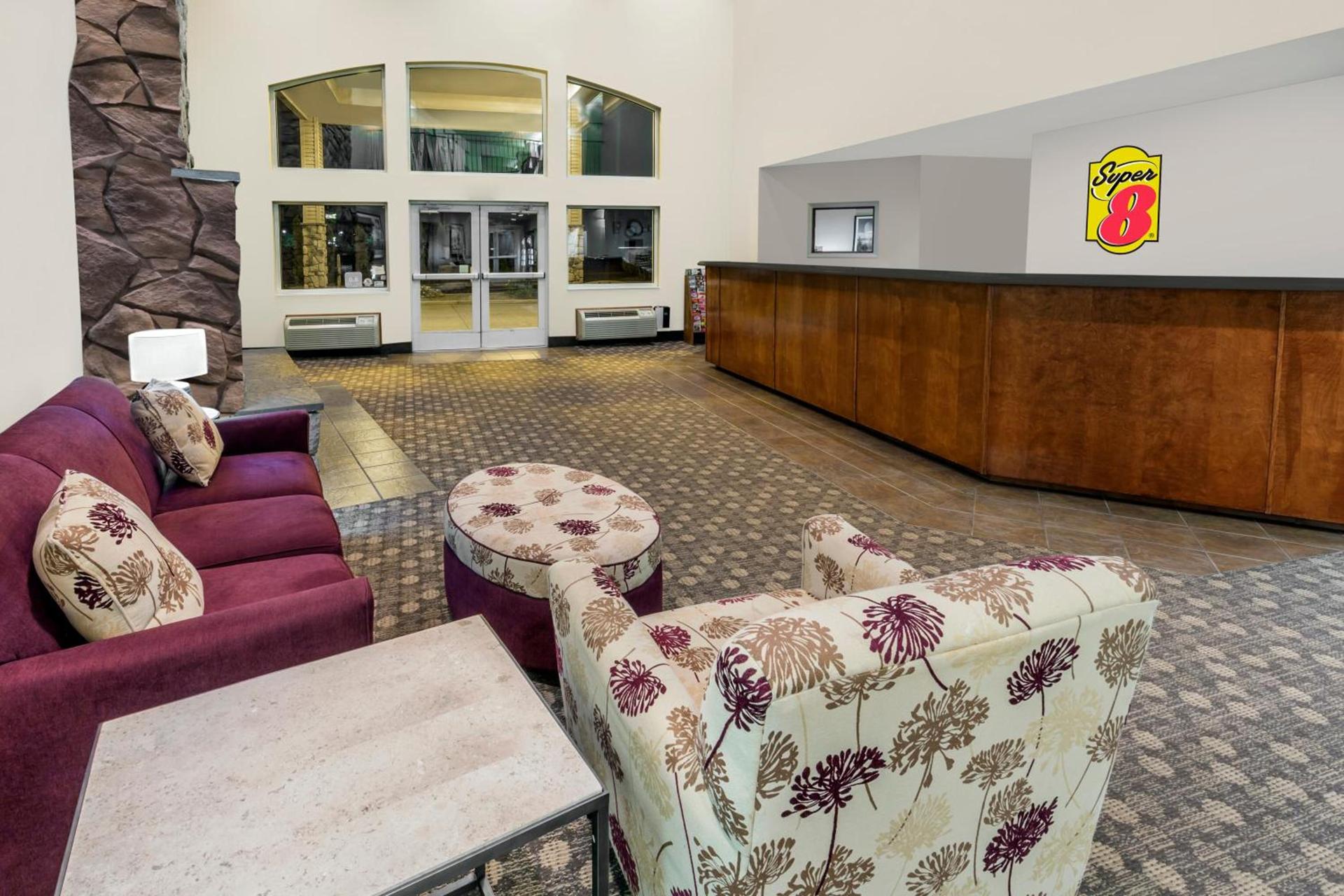 Super 8 by Wyndham Central Pt Medford photo 19