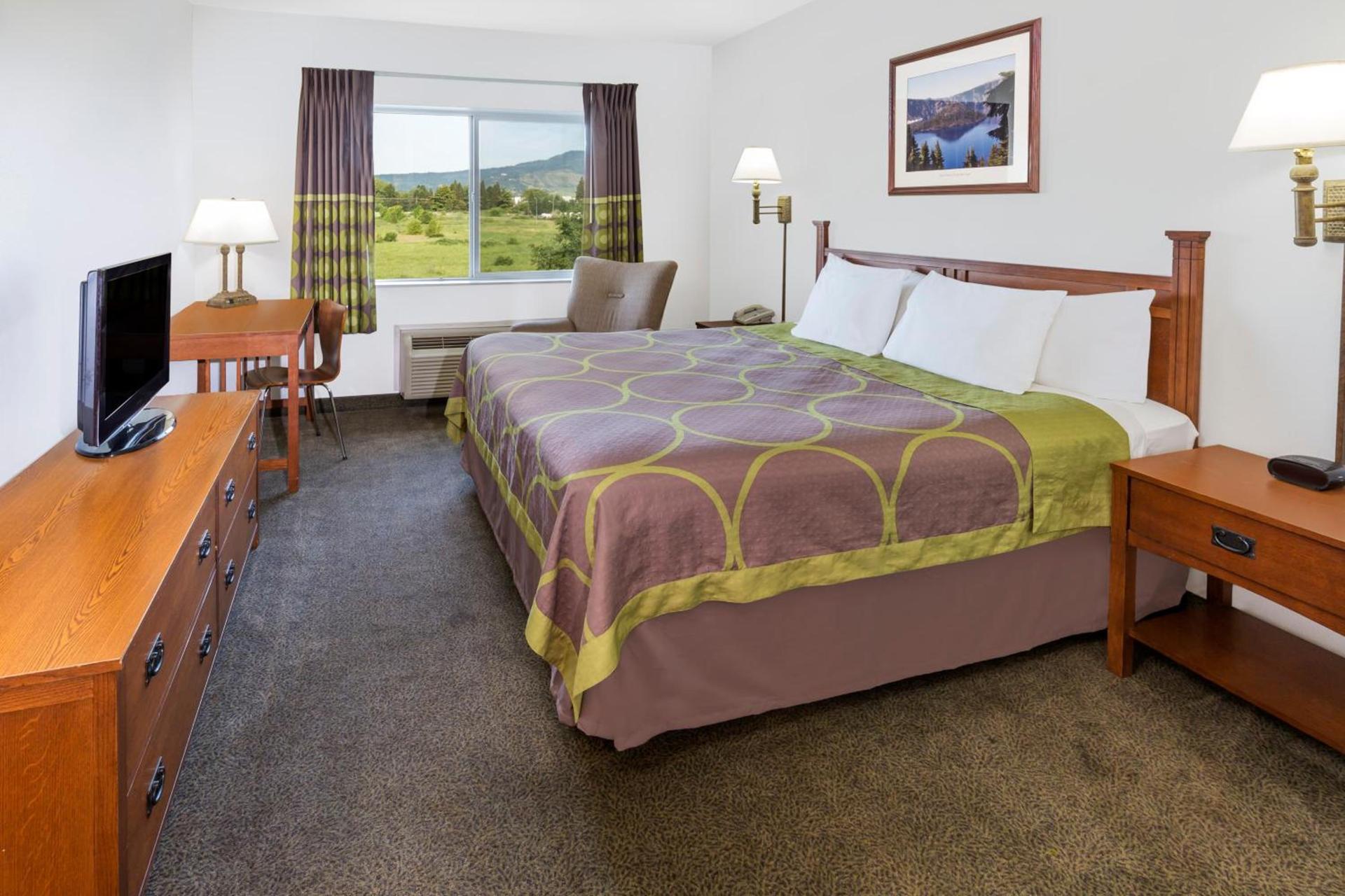 Super 8 by Wyndham Central Pt Medford photo 24