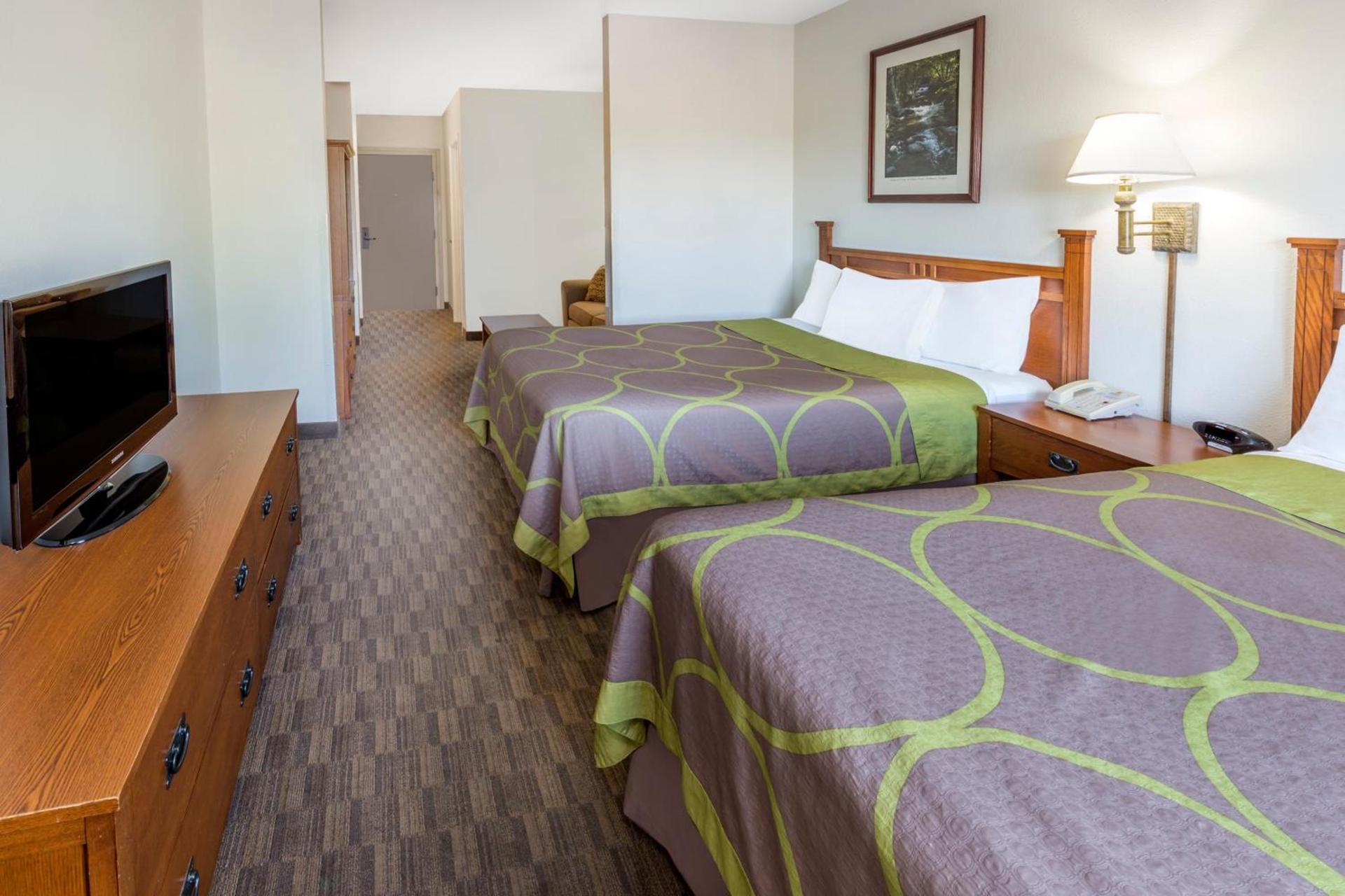 Super 8 by Wyndham Central Pt Medford photo 21