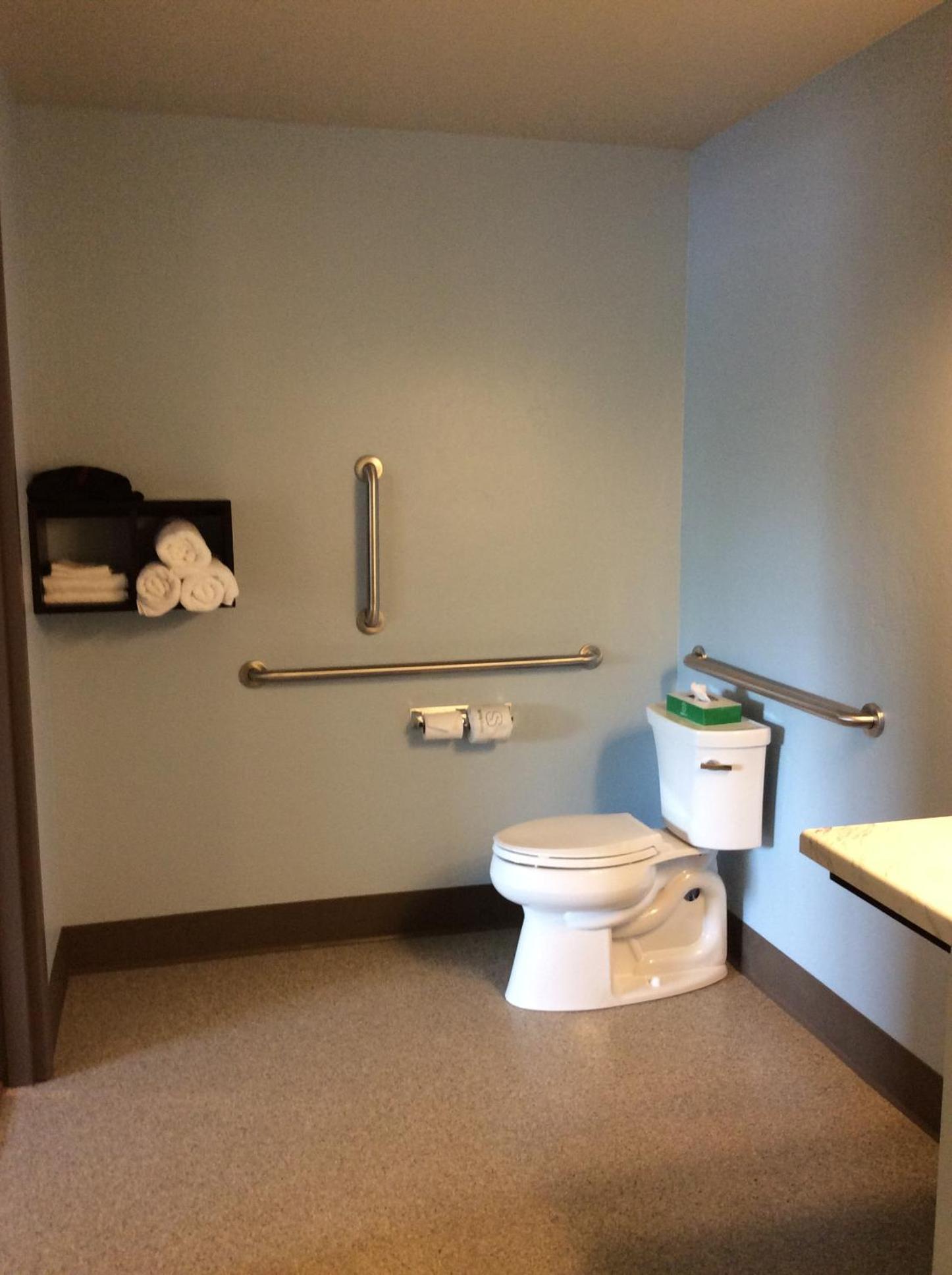 Scenic Shore Inn photo 54