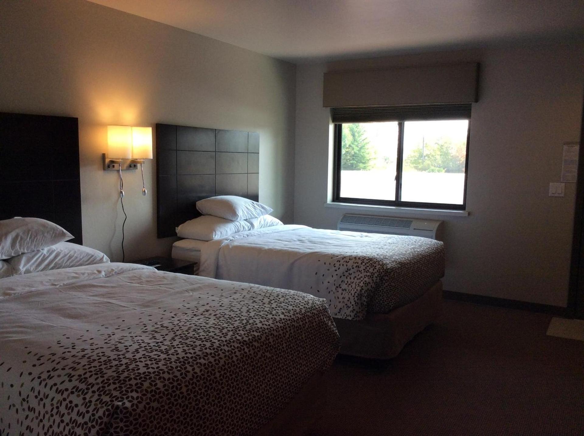Scenic Shore Inn photo 56