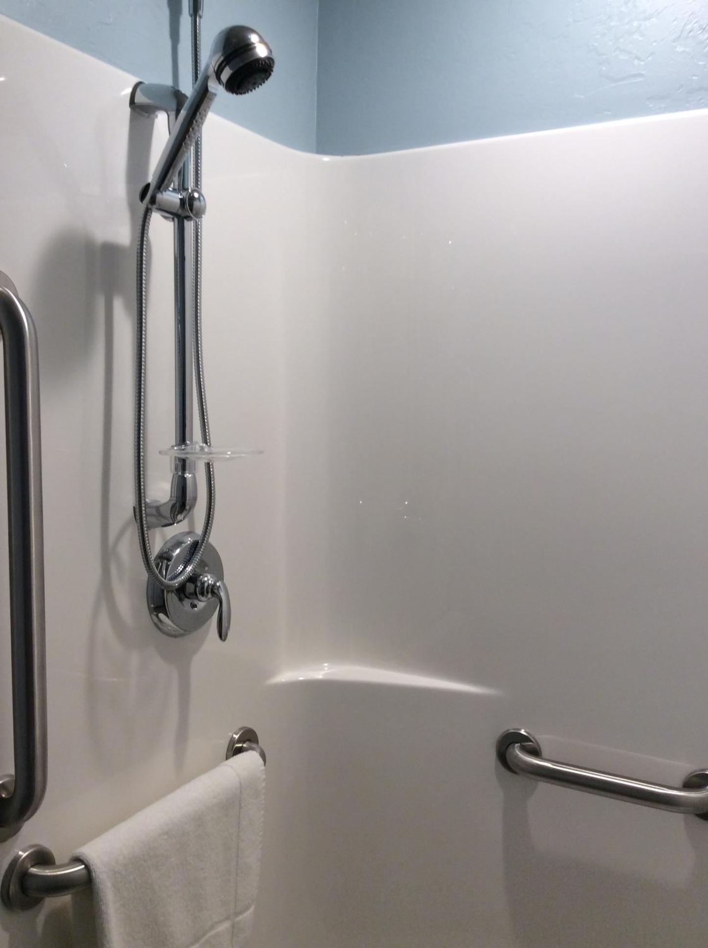 Scenic Shore Inn photo 58