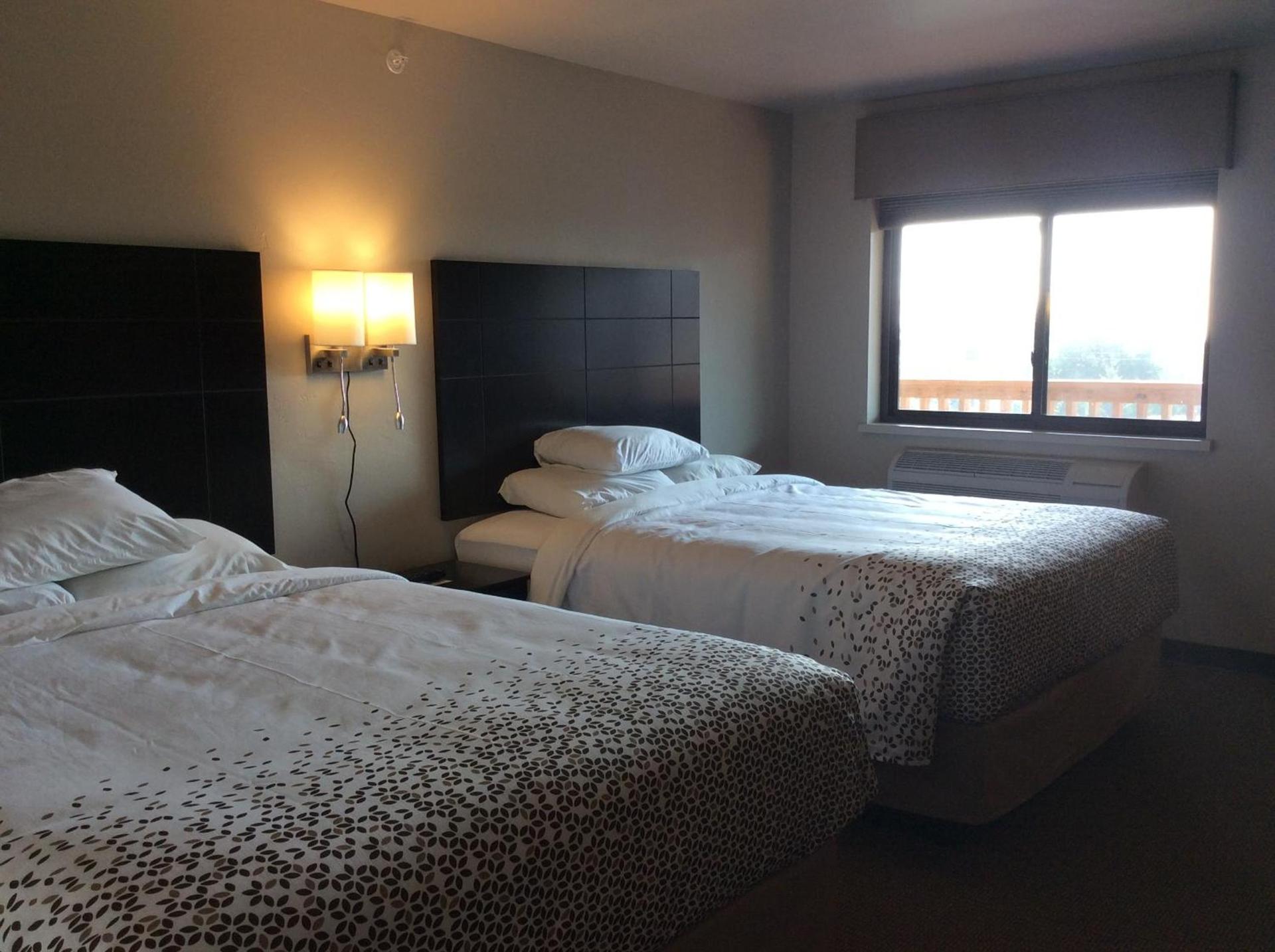 Scenic Shore Inn photo 51