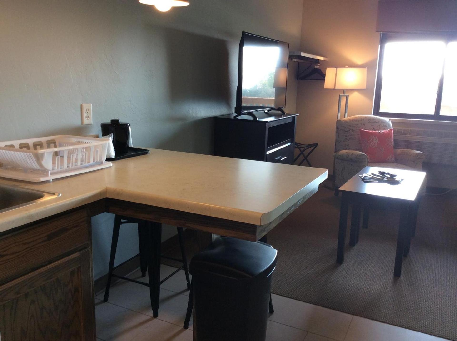Scenic Shore Inn photo 42