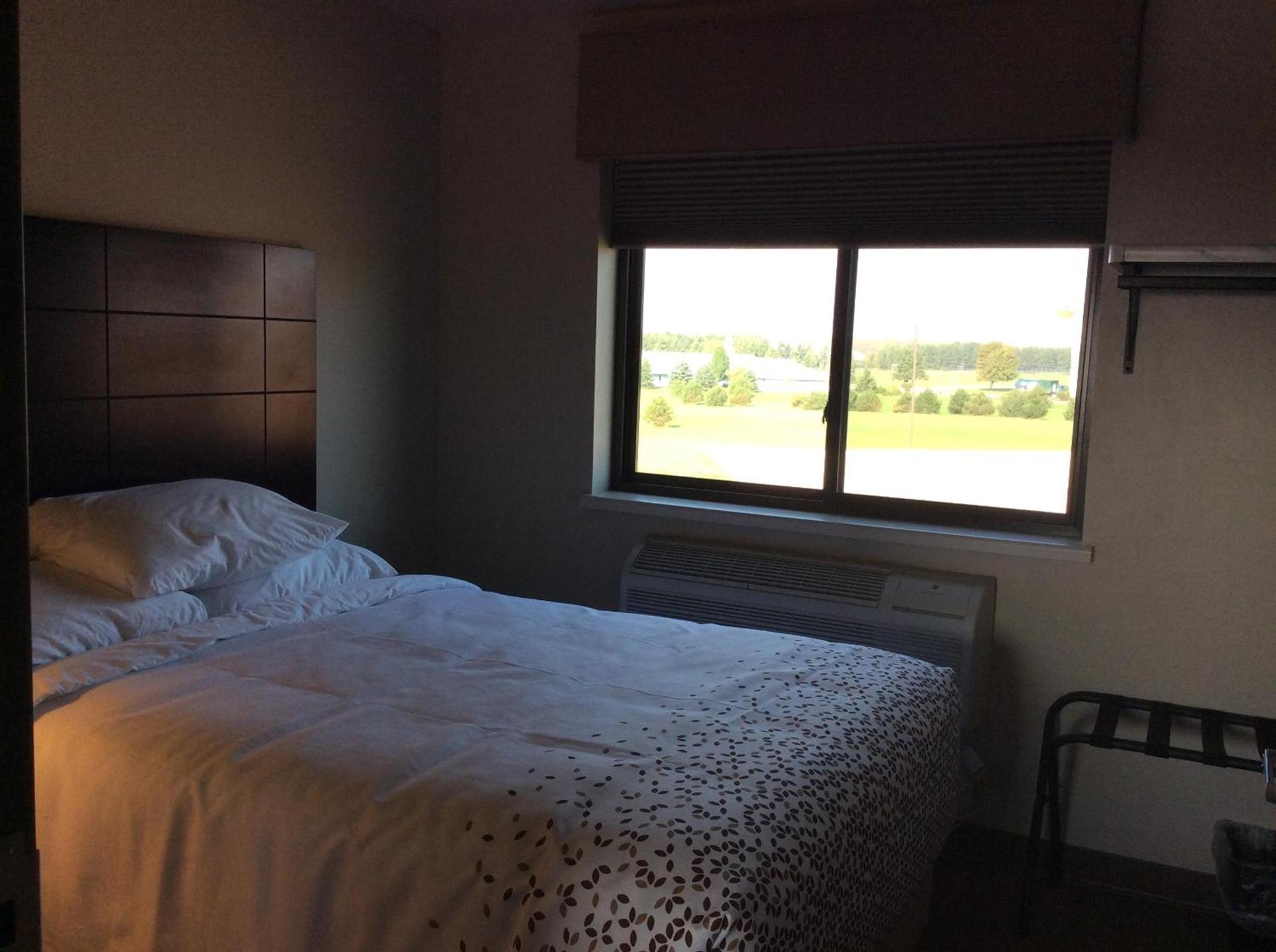 Scenic Shore Inn photo 44