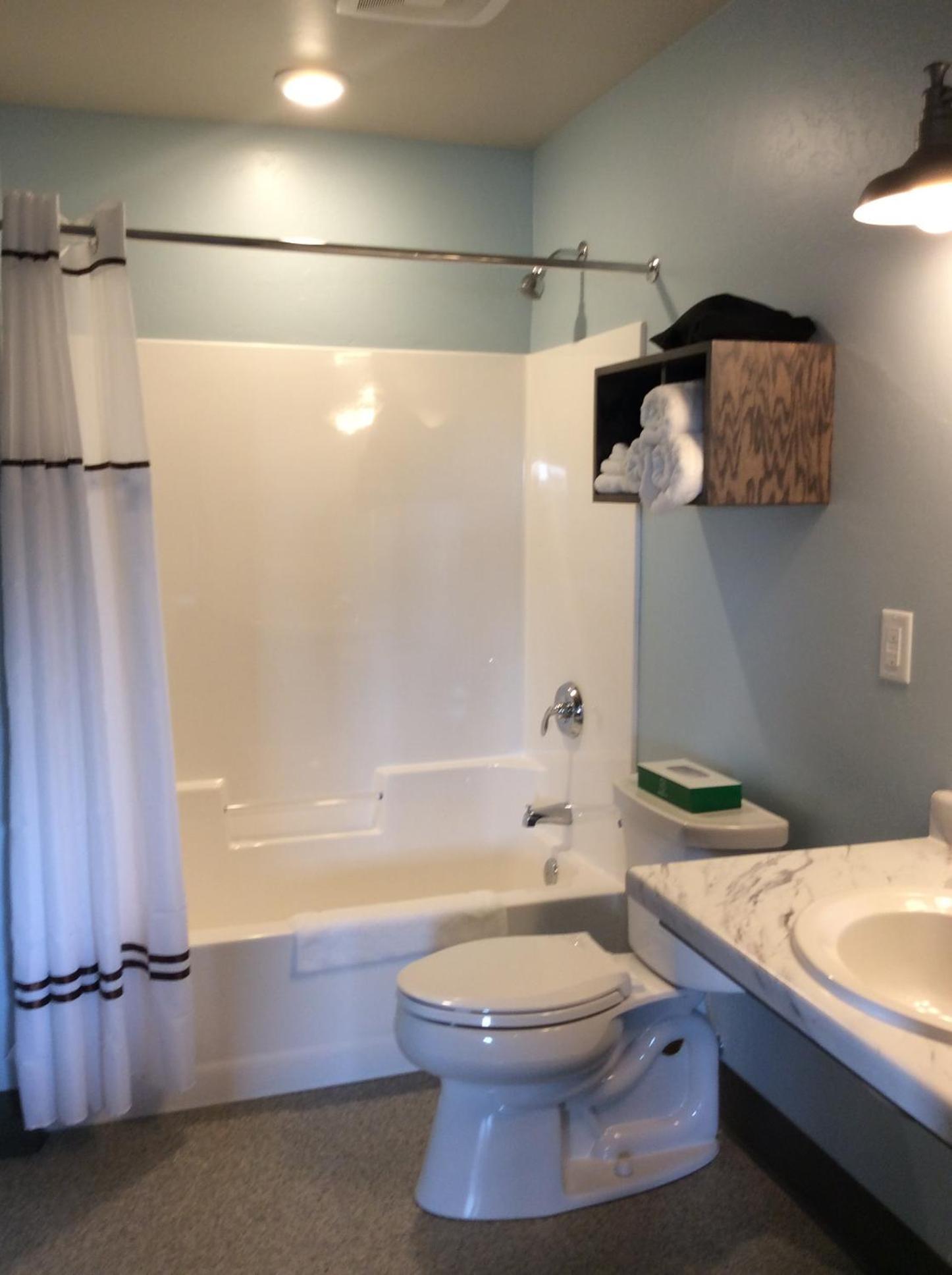 Scenic Shore Inn photo 45