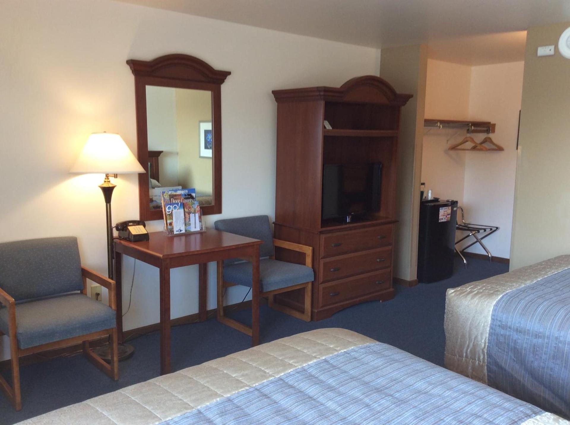 Scenic Shore Inn photo 40